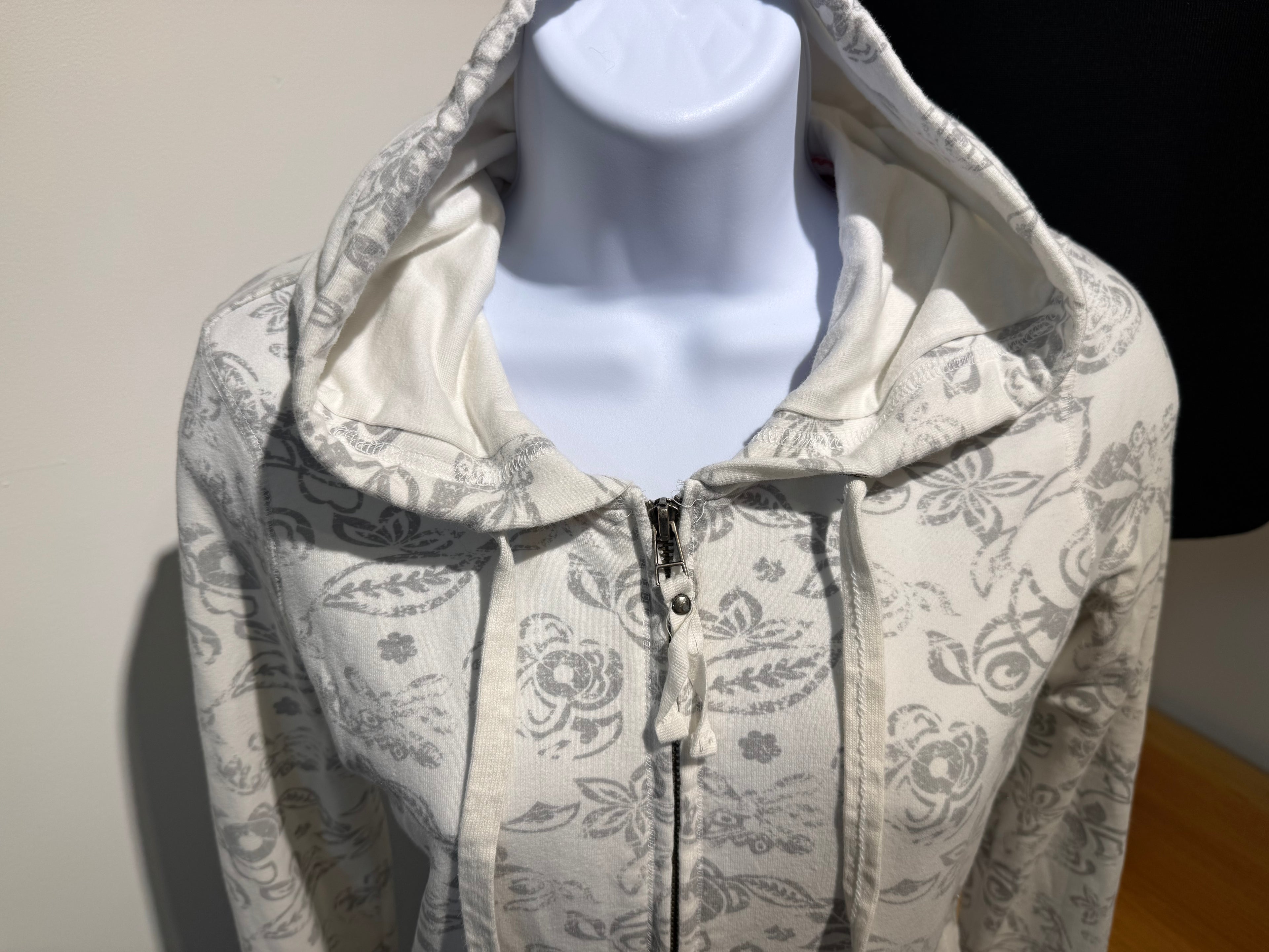 GARAGE ZIP HOODIE- Consigned with VARDO Vintage & Valuables vvvardo.ca