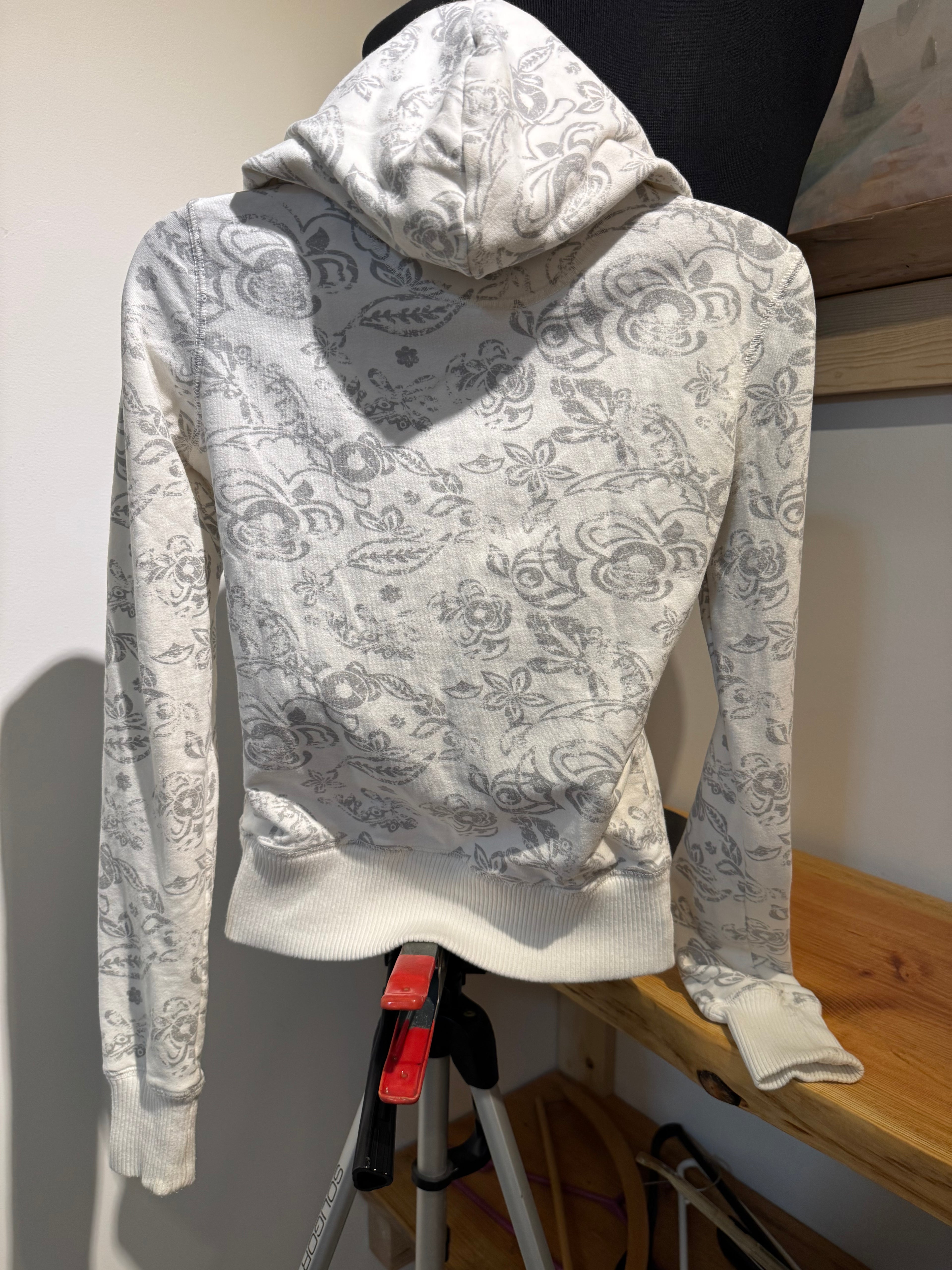 GARAGE ZIP HOODIE- Consigned with VARDO Vintage & Valuables vvvardo.ca