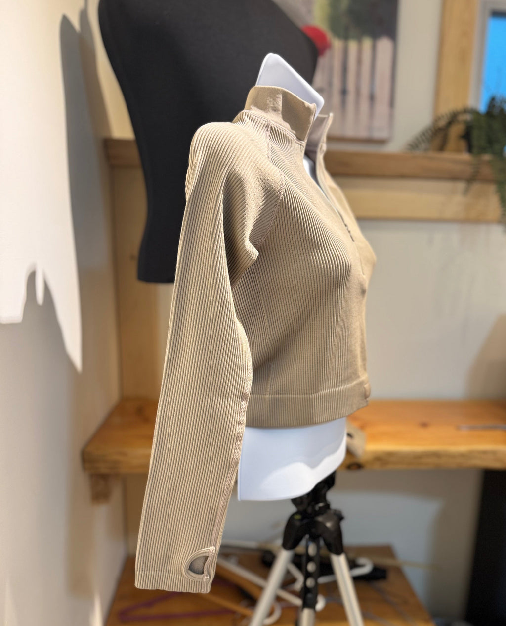 SMR SOMMER RAY LONG SLEEVE TOP- Consigned with VARDO Vintage & Valuables vvvardo.ca