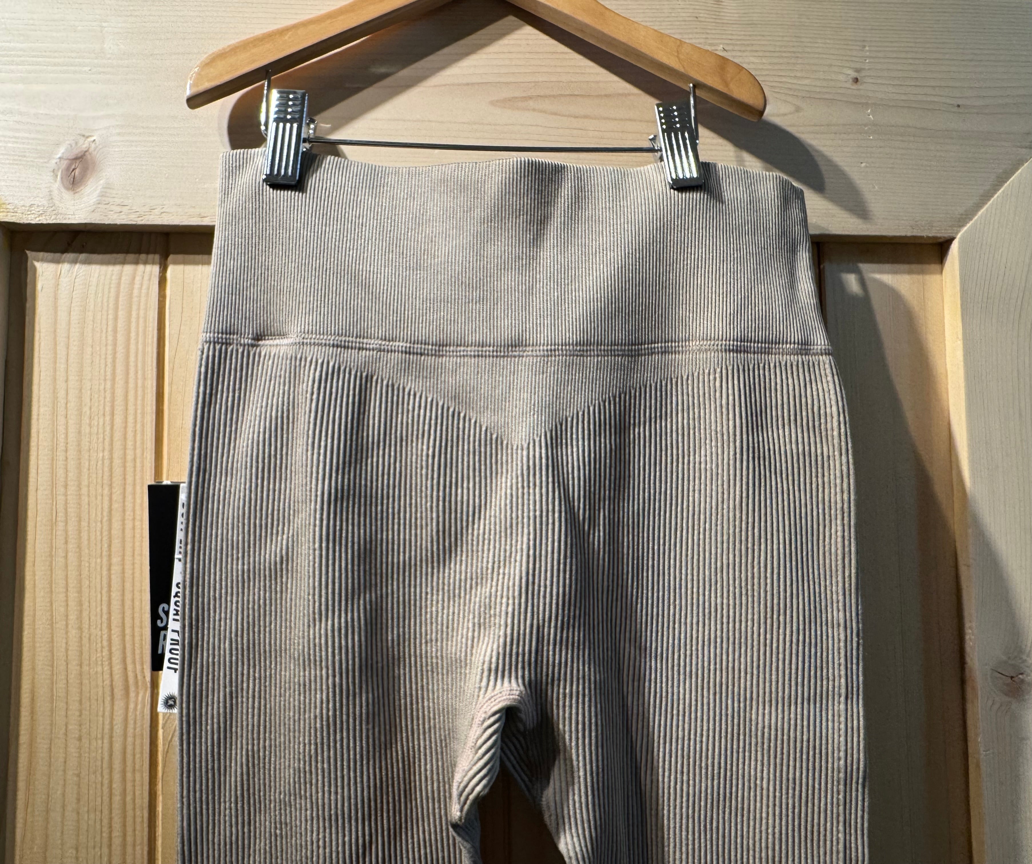 SMR SOMMER RAY Leggings- Consigned with VARDO Vintage & Valuables vvvardo.ca