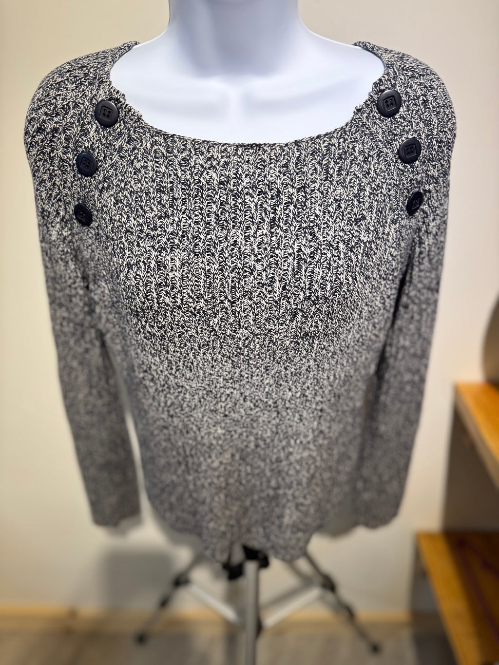 FASHION ESSENTIALS SWEATER- Consigned with VARDO Vintage & Valuables vvvardo.ca