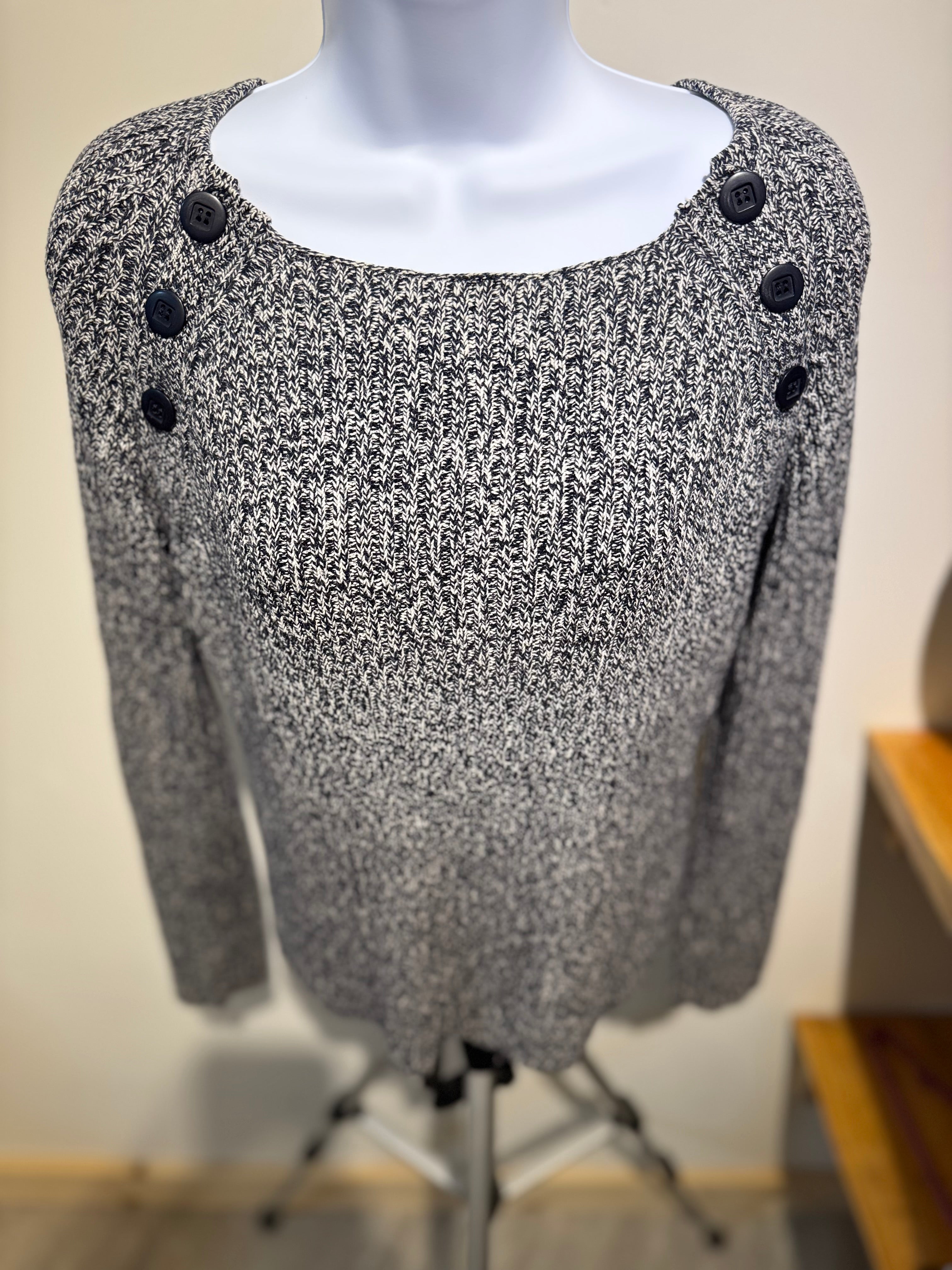 FASHION ESSENTIALS SWEATER- Consigned with VARDO Vintage & Valuables vvvardo.ca