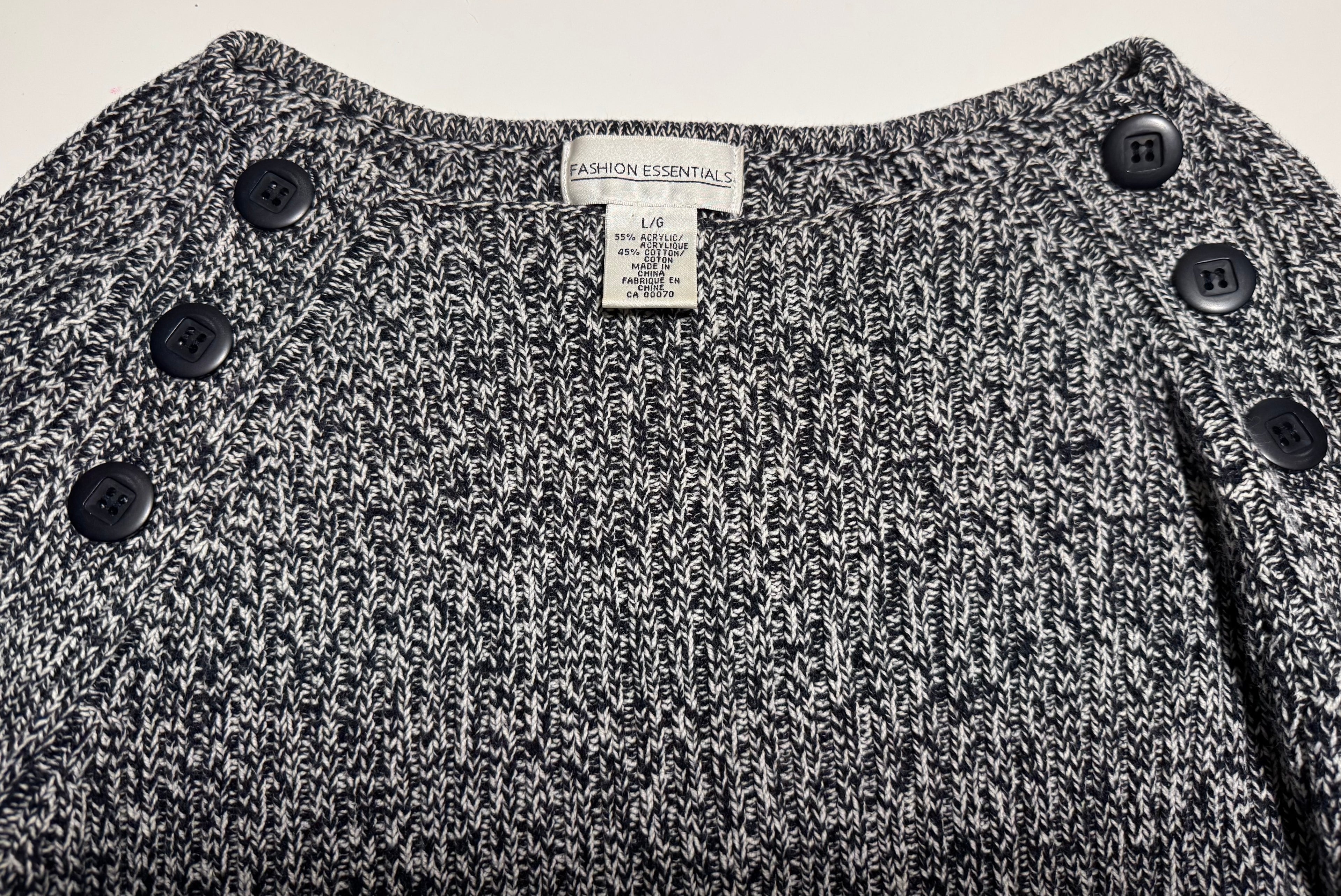 FASHION ESSENTIALS SWEATER- Consigned with VARDO Vintage & Valuables vvvardo.ca