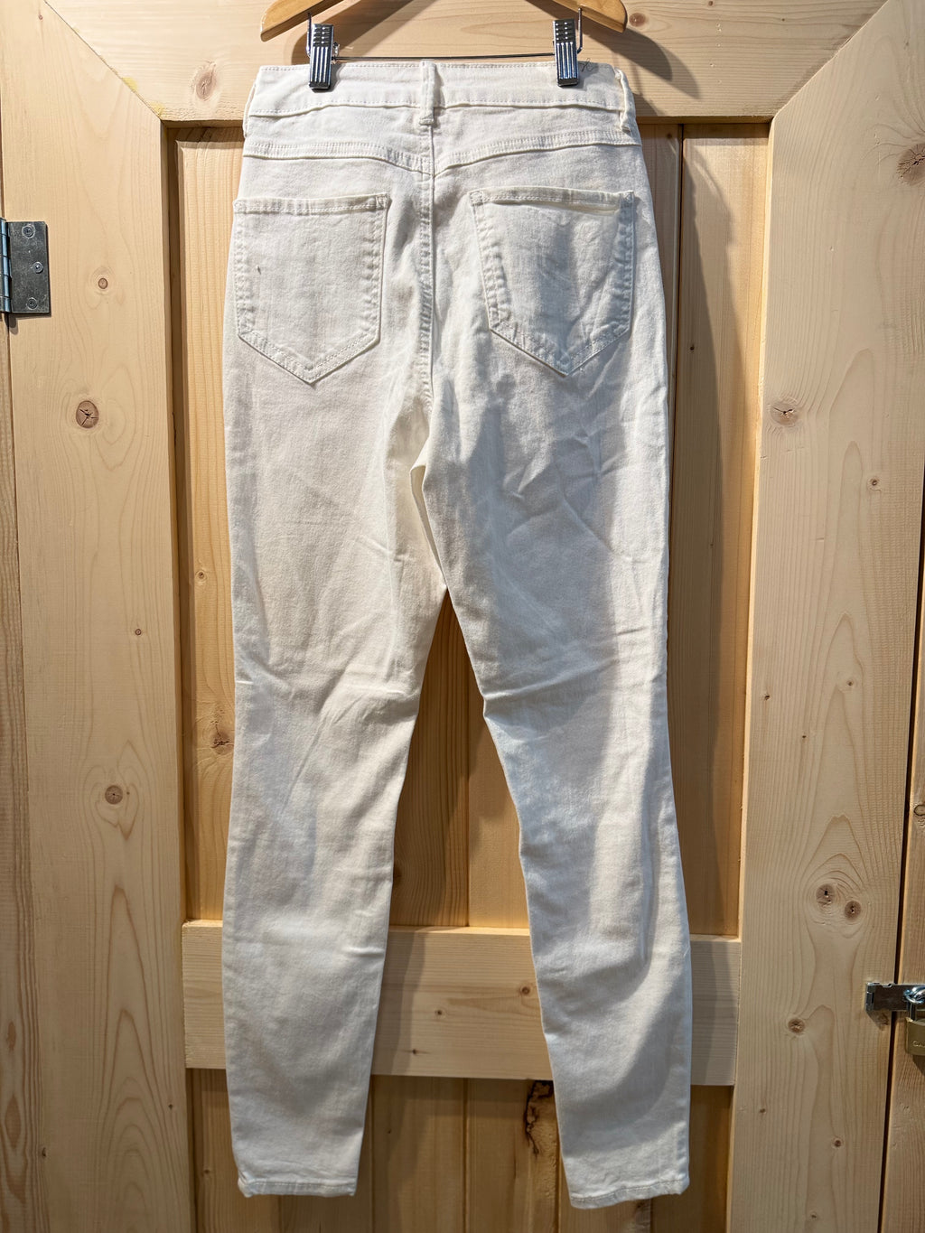 SWS CALI ultra high rise skinny white jeans - Consigned with VARDO Vintage & Valuables vvvardo.ca