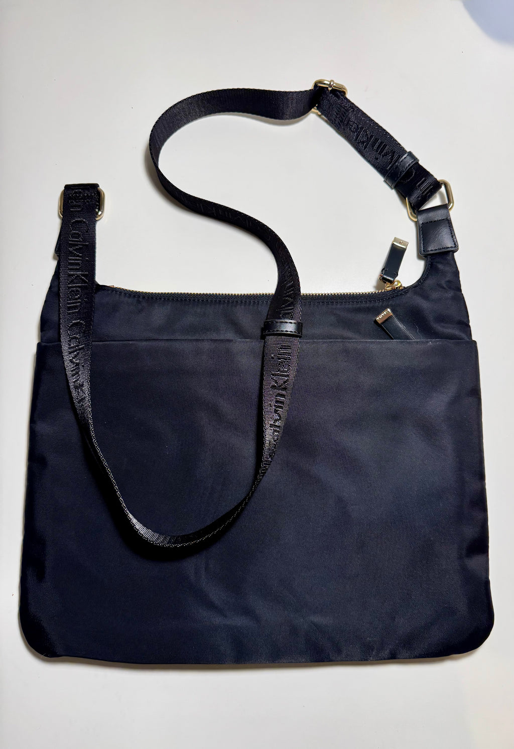 BLACK & GOLD CALVIN KLEIN HANDBAG - Consigned with VARDO Vintage & Valuables vvvardo.ca