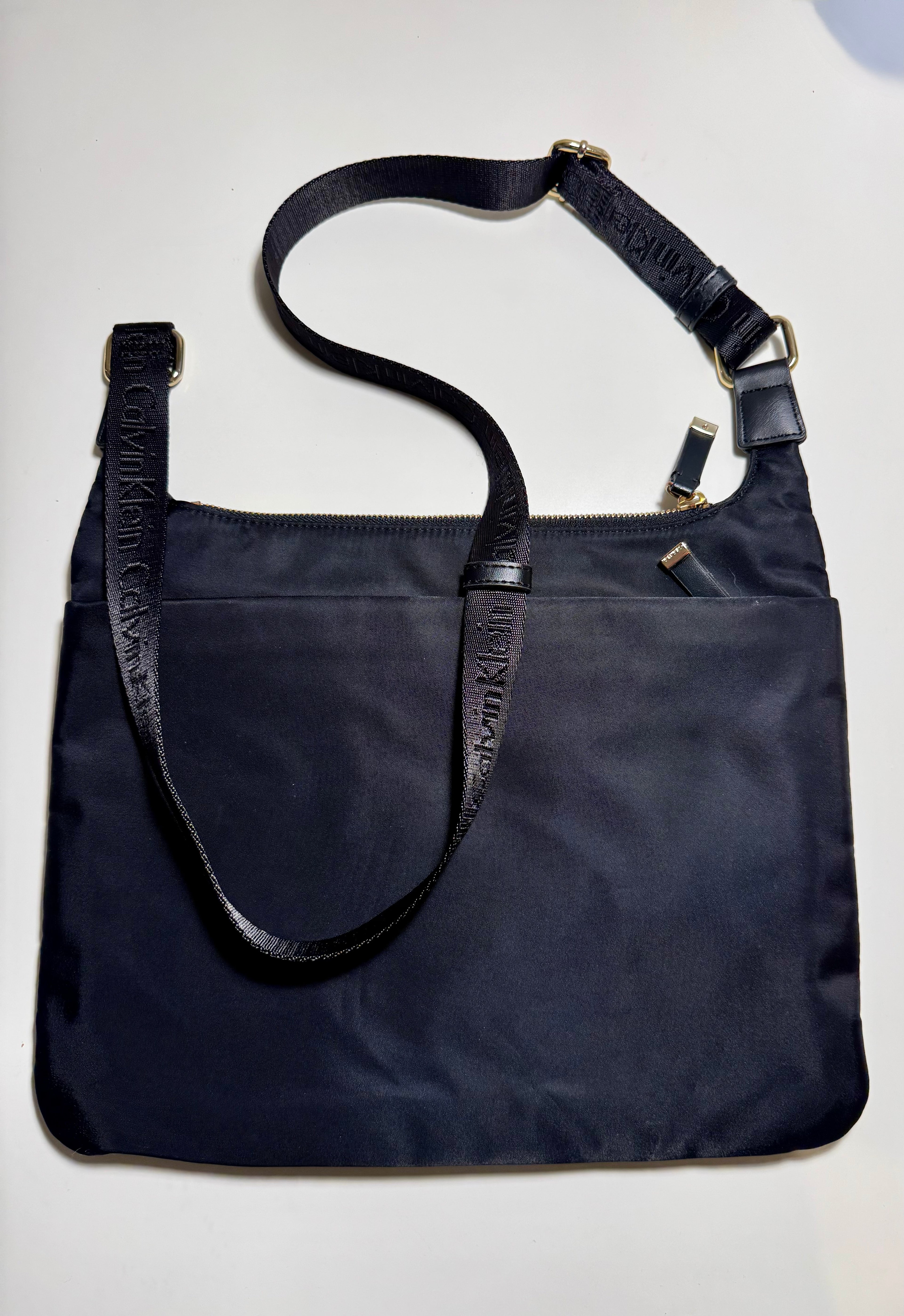 BLACK & GOLD CALVIN KLEIN HANDBAG - Consigned with VARDO Vintage & Valuables vvvardo.ca