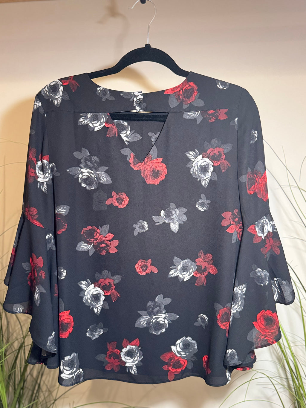 SUZY SHIER blouse with ANGLED WATERFALL FLOUNCY SLEEVES - Consigned with VARDO Vintage & Valuables vvvardo.ca