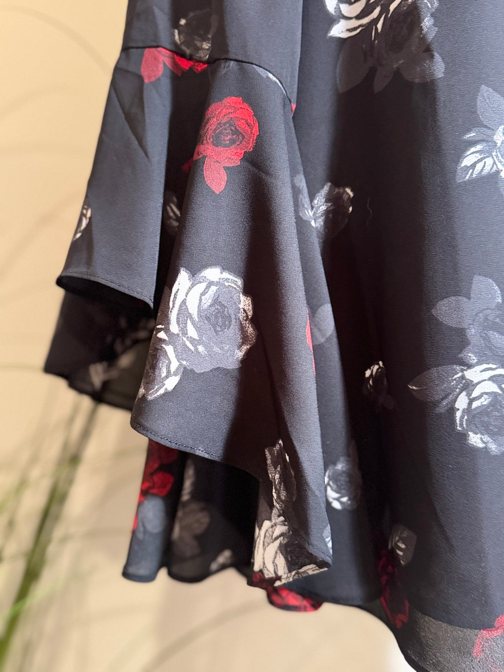 SUZY SHIER blouse with ANGLED WATERFALL FLOUNCY SLEEVES - Consigned with VARDO Vintage & Valuables vvvardo.ca