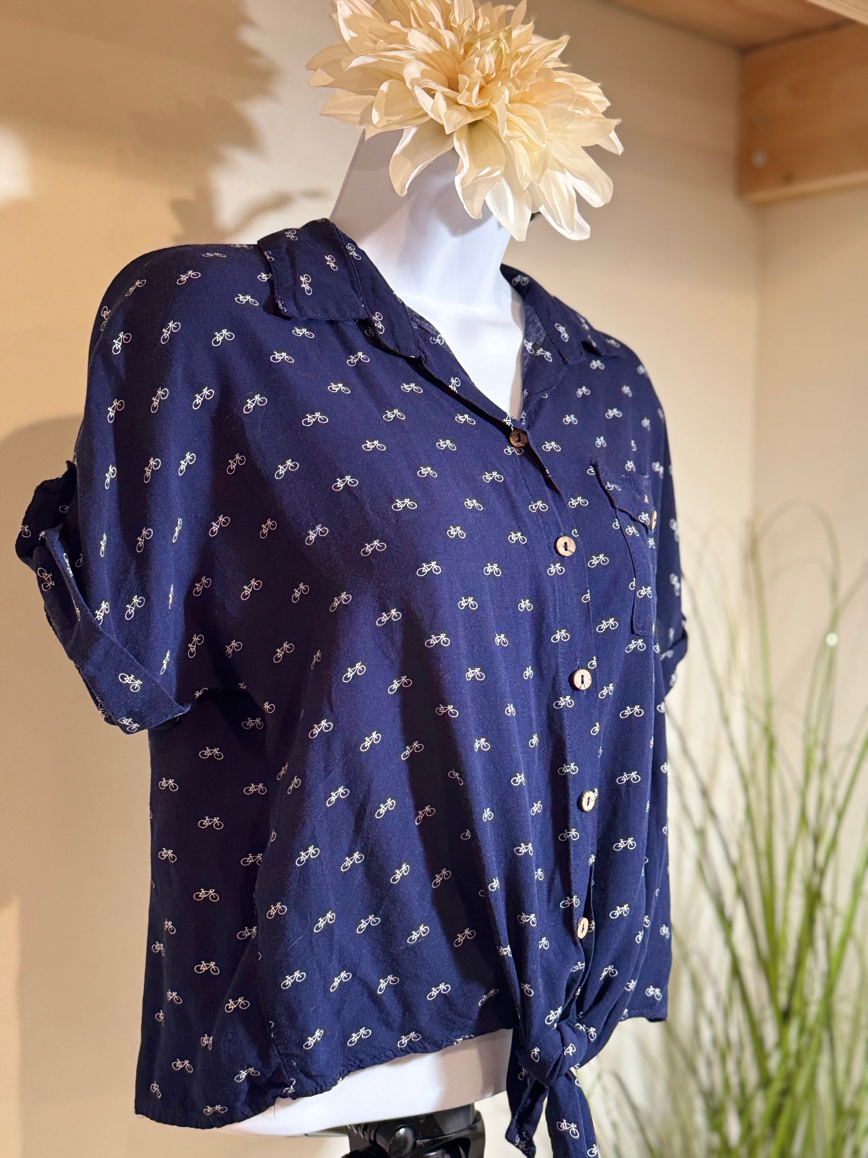 LOVE NOTES Bicycle Print Short Sleeve Button Up Top - Consigned with VARDO Vintage & Valuables vvvardo.ca