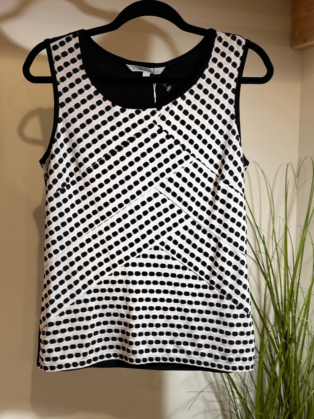 CLEO PETITES SLEEVELESS BLOUSE - Consigned with VARDO Vintage & Valuables vvvardo.ca