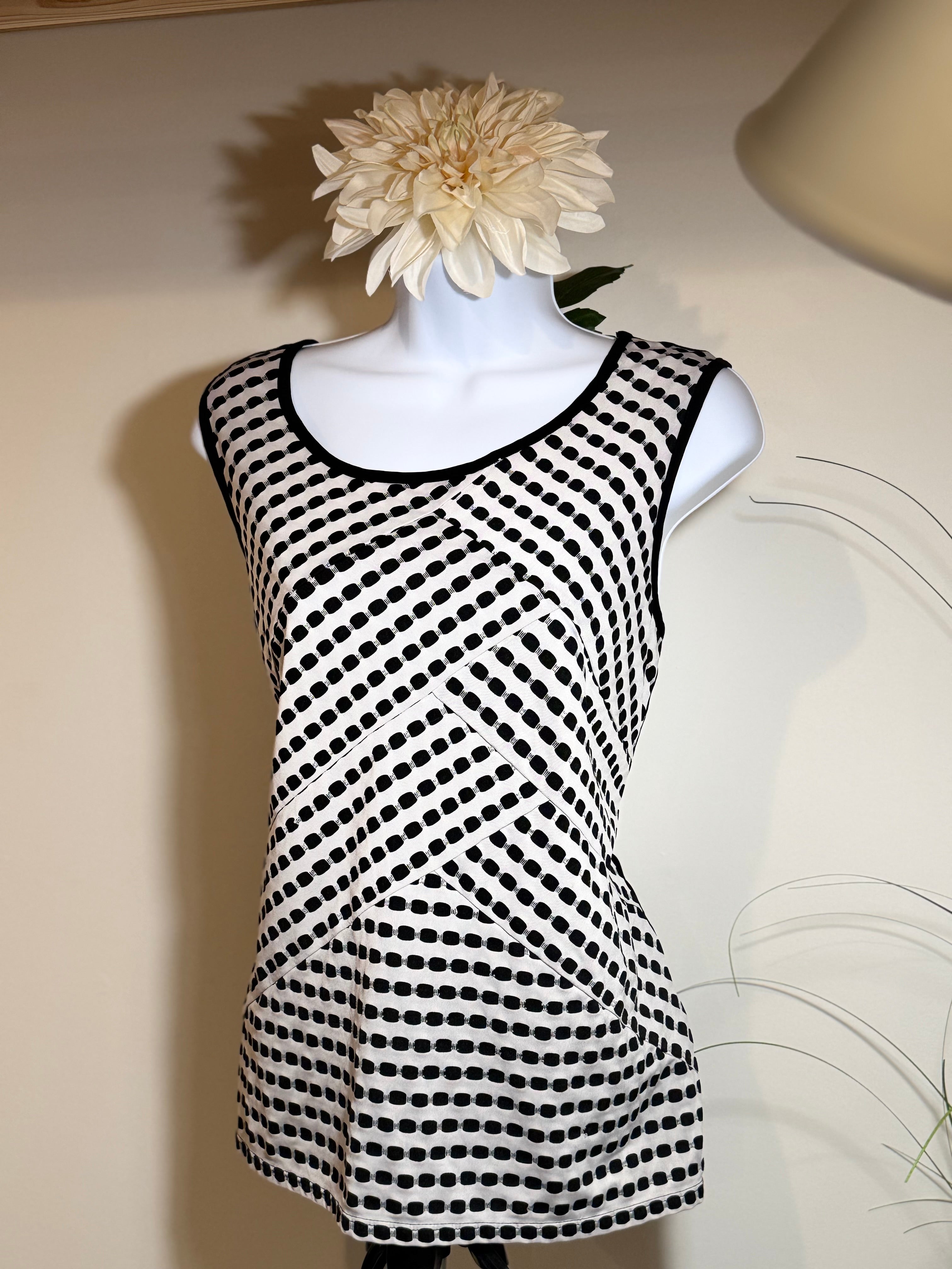 CLEO PETITES SLEEVELESS BLOUSE - Consigned with VARDO Vintage & Valuables vvvardo.ca