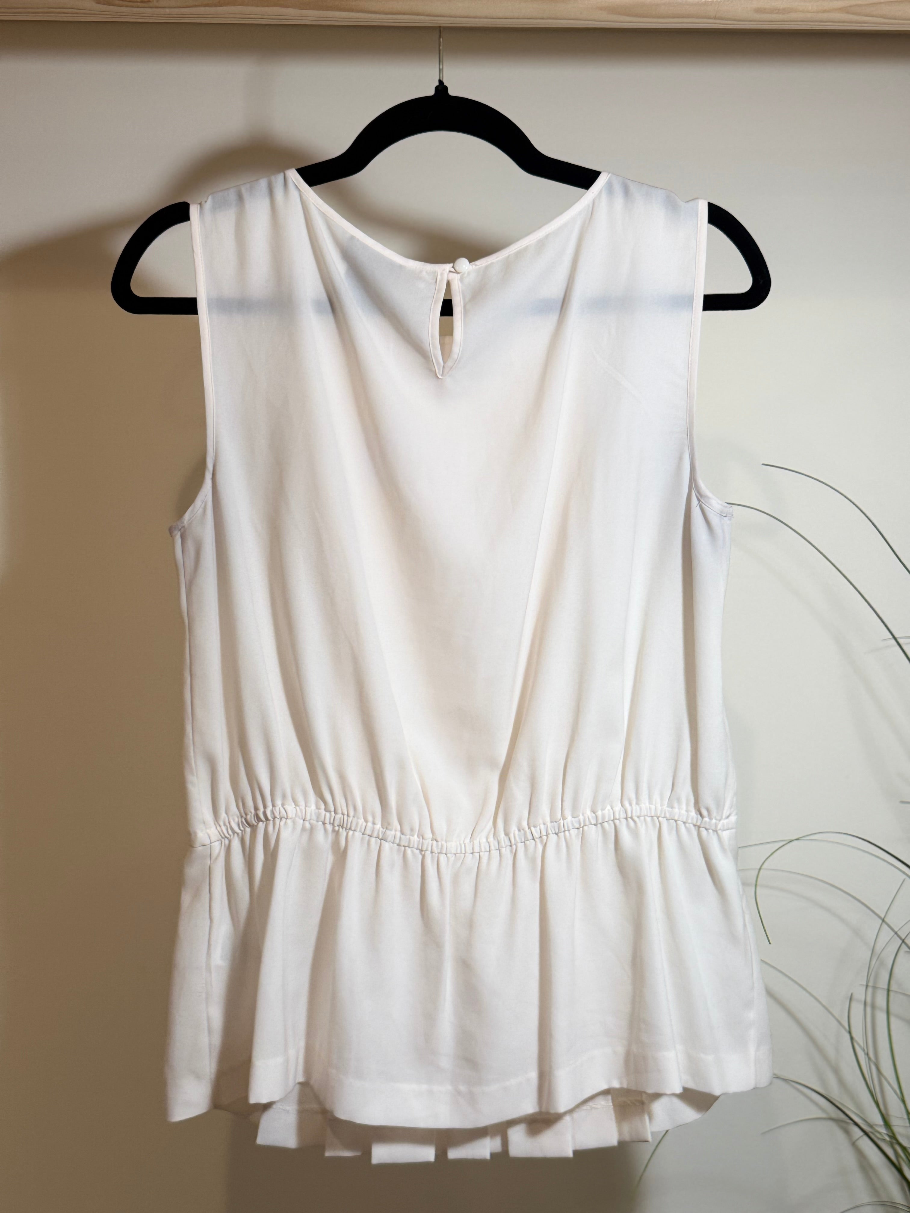 LORD & TAYLOR pleated sleeveless top - Consigned with VARDO Vintage & Valuables vvvardo.ca