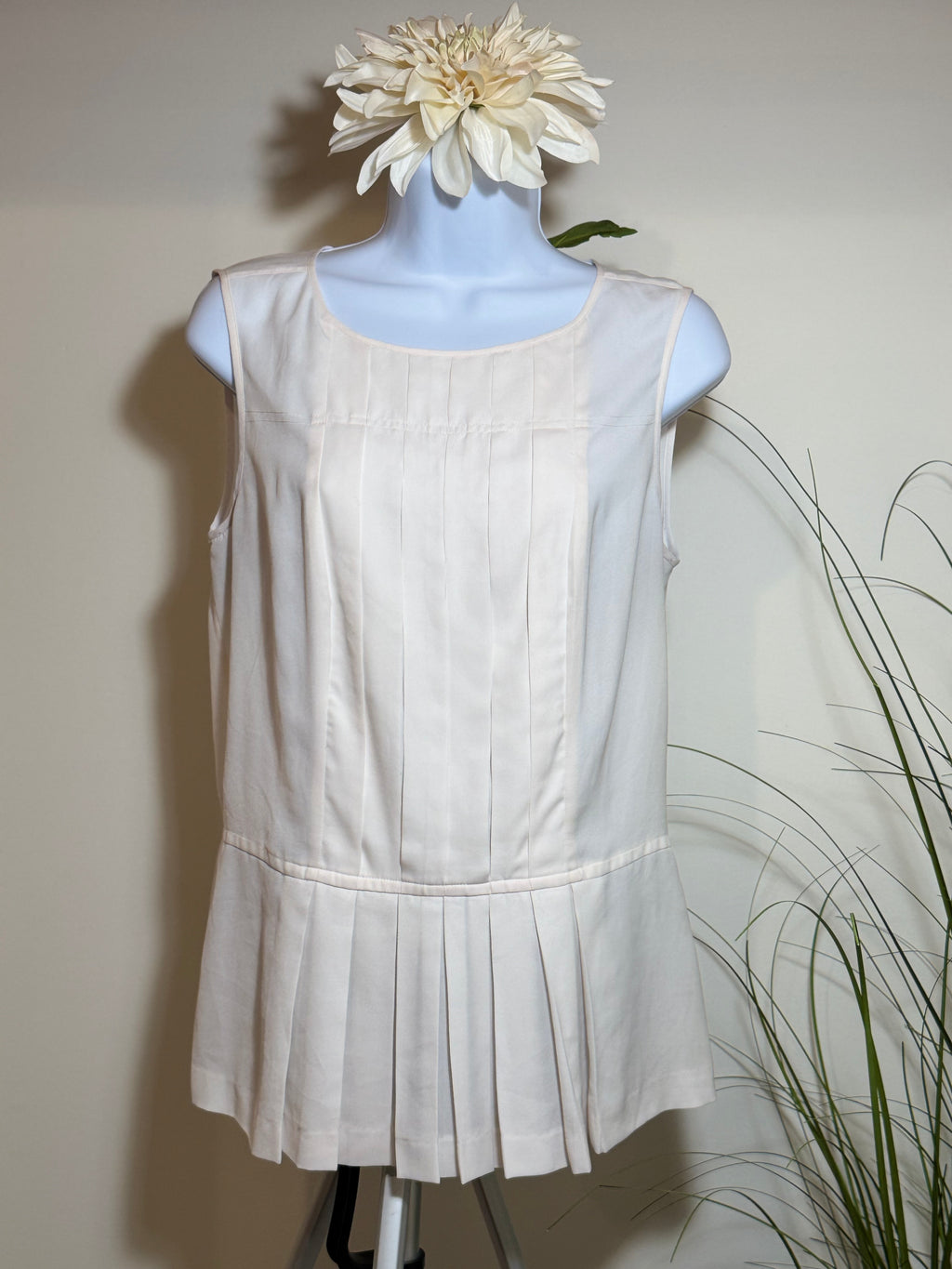 LORD & TAYLOR pleated sleeveless top - Cream