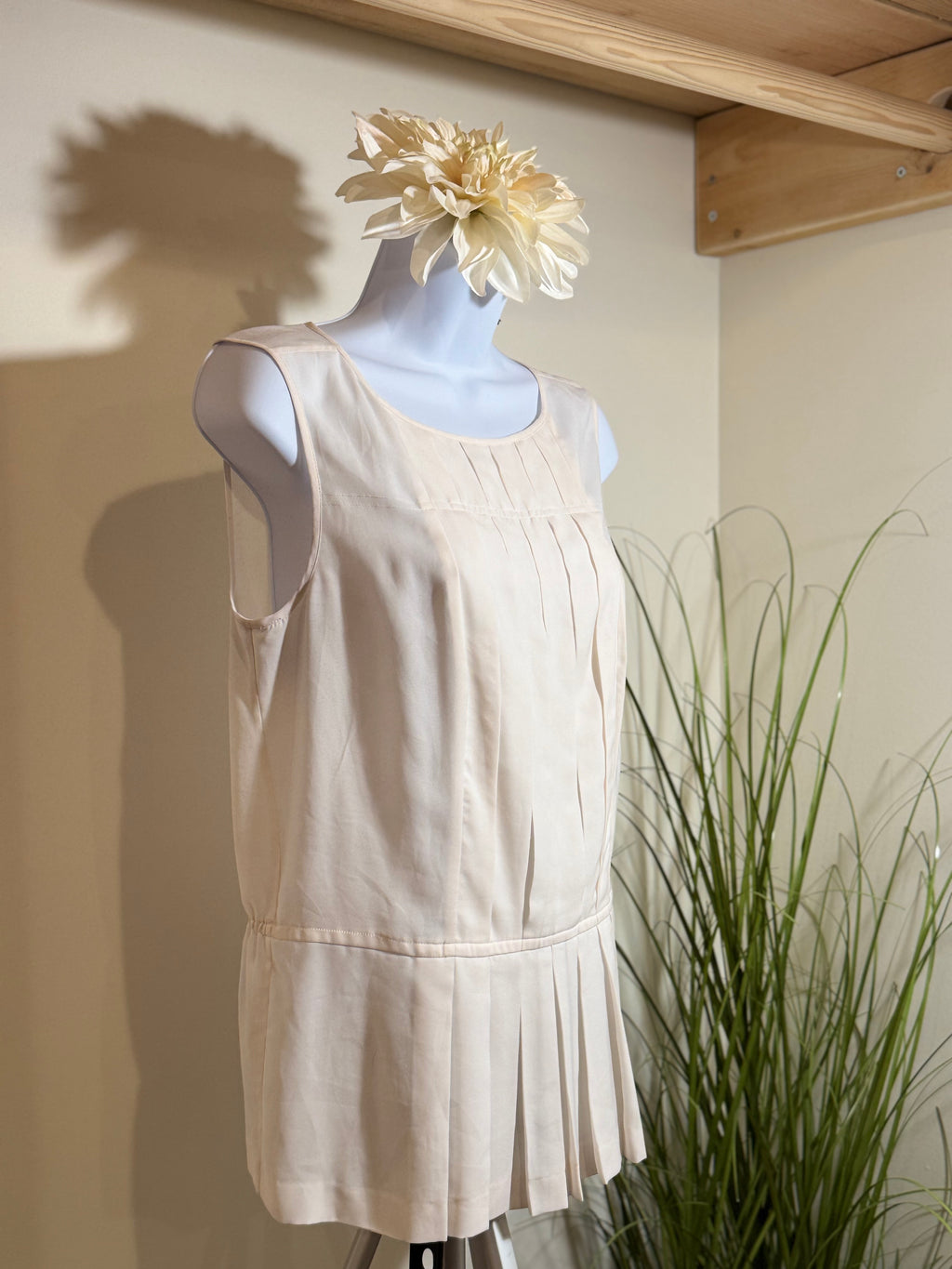 LORD & TAYLOR pleated sleeveless top - Cream