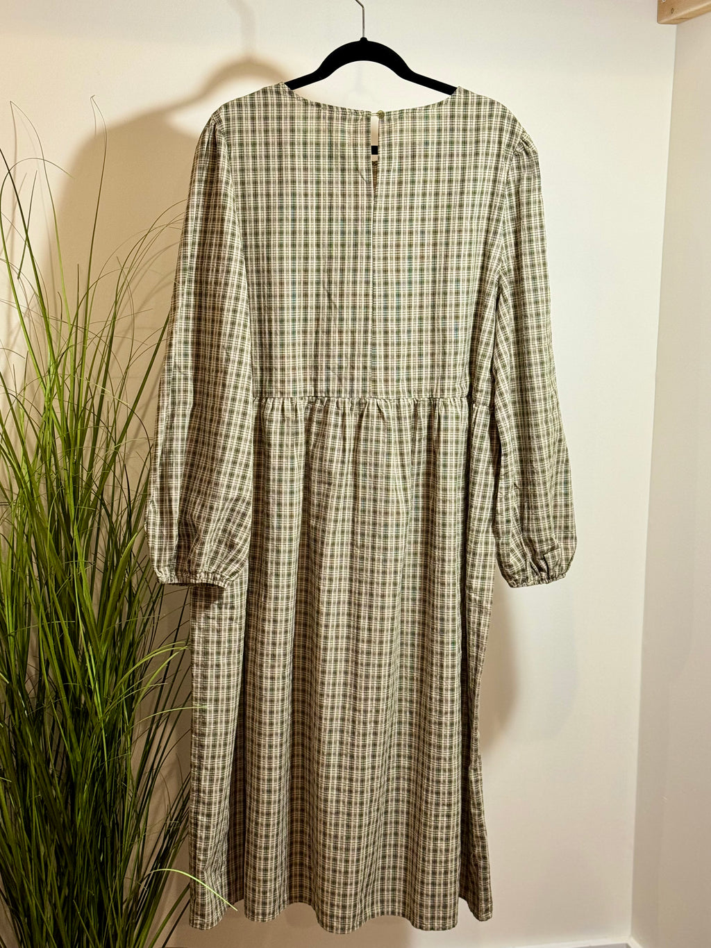 URBAN THREADS PLAID DRESS- Consigned with VARDO Vintage & Valuables vvvardo.ca
