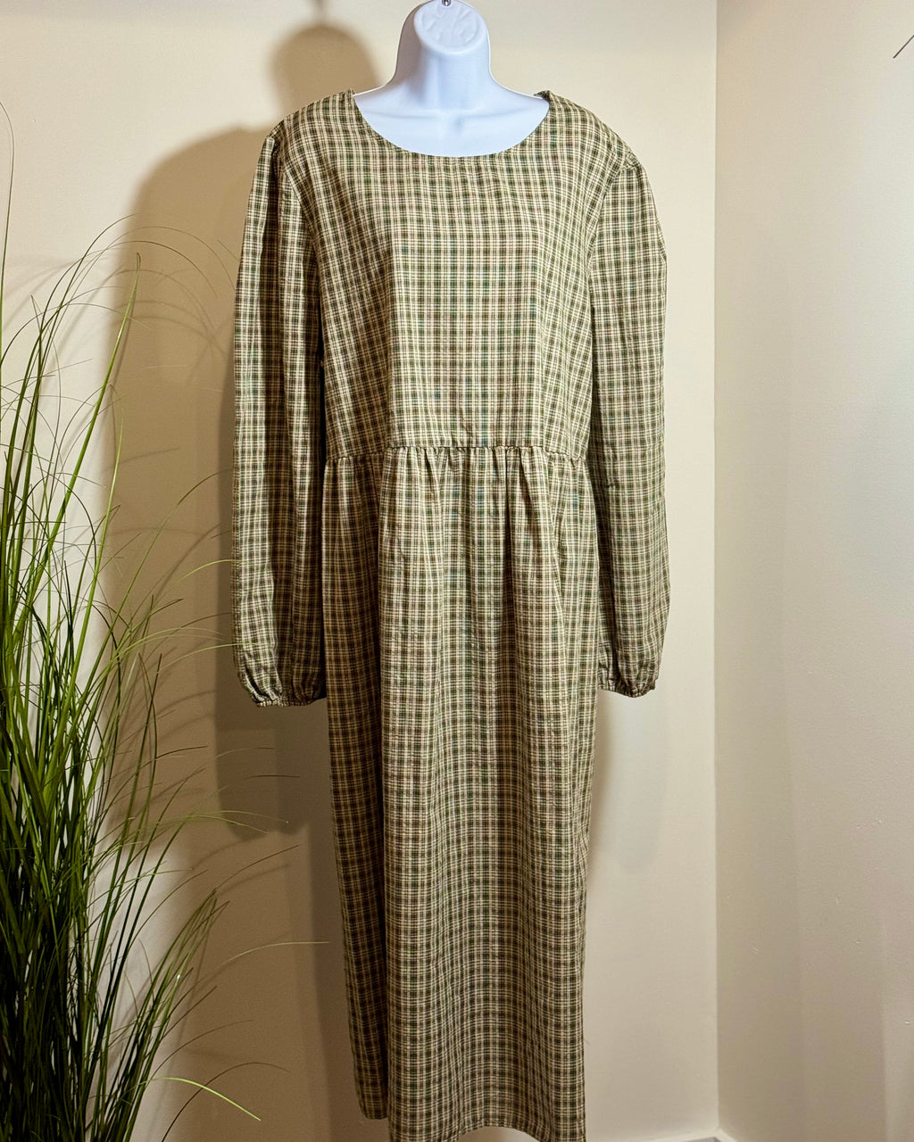 URBAN THREADS PLAID DRESS- Consigned with VARDO Vintage & Valuables vvvardo.ca