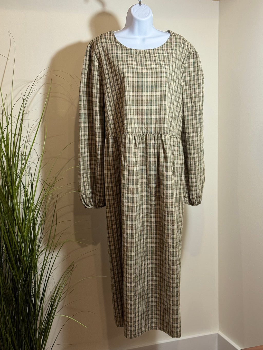 URBAN THREADS PLAID DRESS- Consigned with VARDO Vintage & Valuables vvvardo.ca