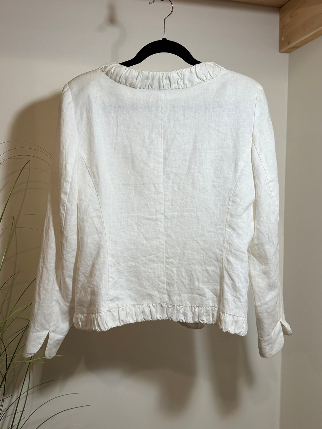 LAURA White LINEN jacket - Consigned with VARDO Vintage & Valuables vvvardo.ca