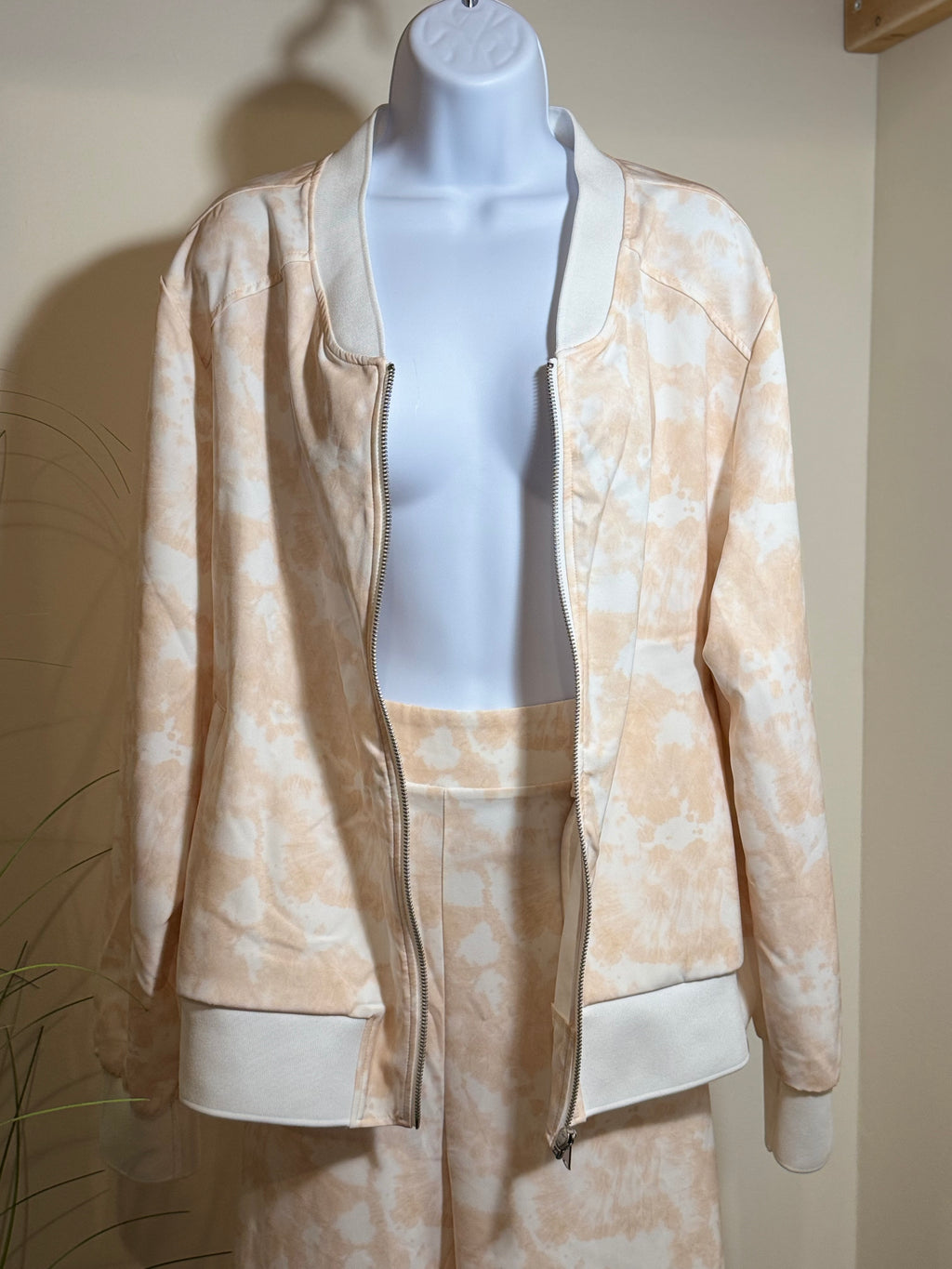 LAURIER & CO. leisure tracksuit - Consigned with VARDO Vintage & Valuables vvvardo.ca