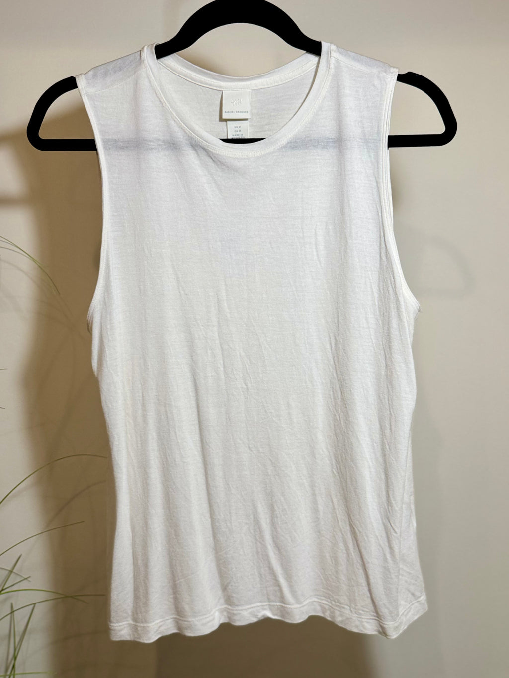 H&M BASICS WHITE TANK TOP - Consigned with VARDO Vintage & Valuables vvvardo.ca
