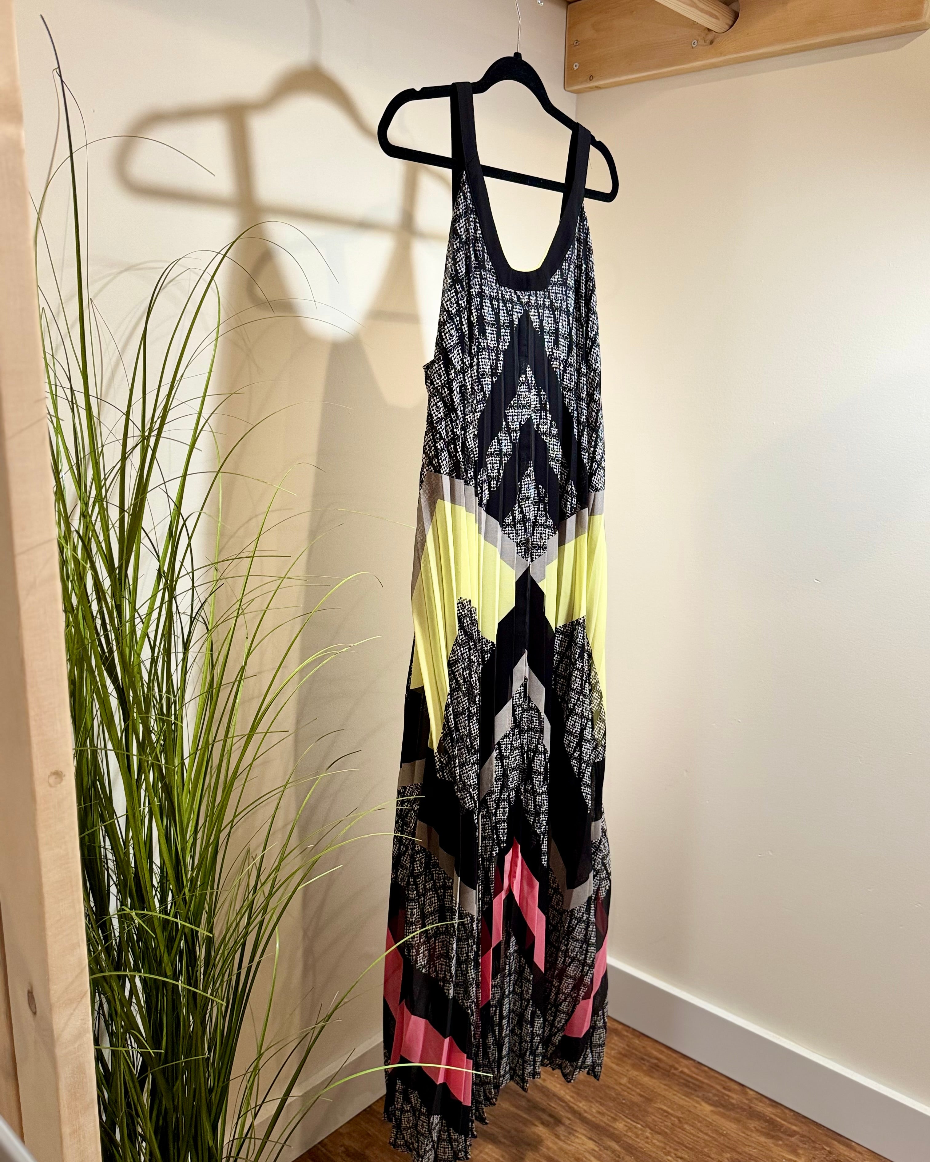 POINT ZERO CURVY 1X MAXI Dress - Consigned with VARDO Vintage & Valuables vvvardo.ca