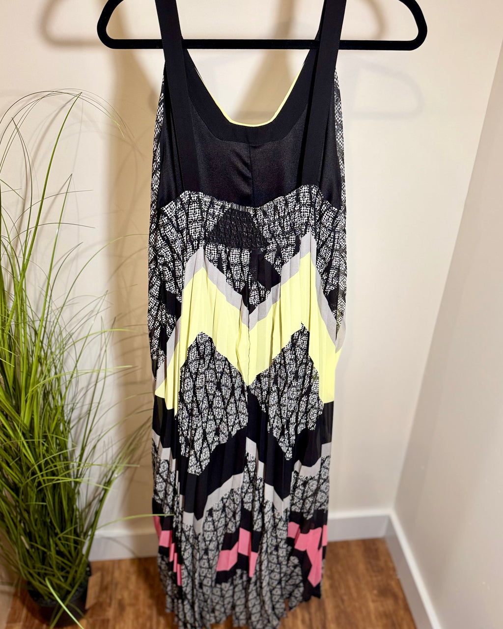 POINT ZERO CURVY 1X MAXI Dress - Consigned with VARDO Vintage & Valuables vvvardo.ca