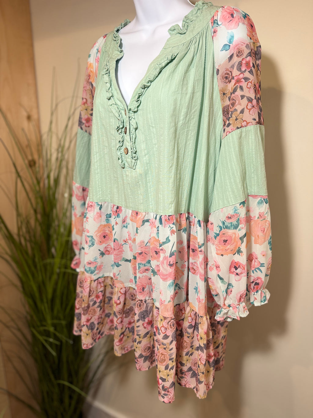 BABYDOLL TUNIC - Consigned with VARDO Vintage & Valuables vvvardo.ca