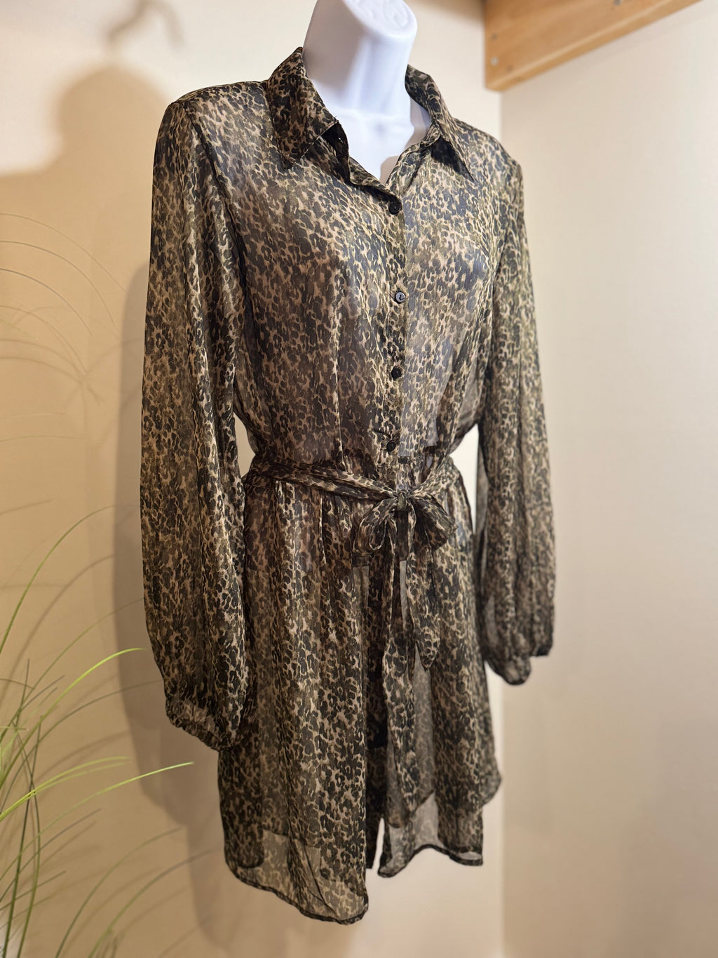 SHEER LEOPARD PRINT STRADIVARIUS LONG SLEEVE DRESS - Consigned with VARDO Vintage & Valuables vvvardo.ca (Copy)
