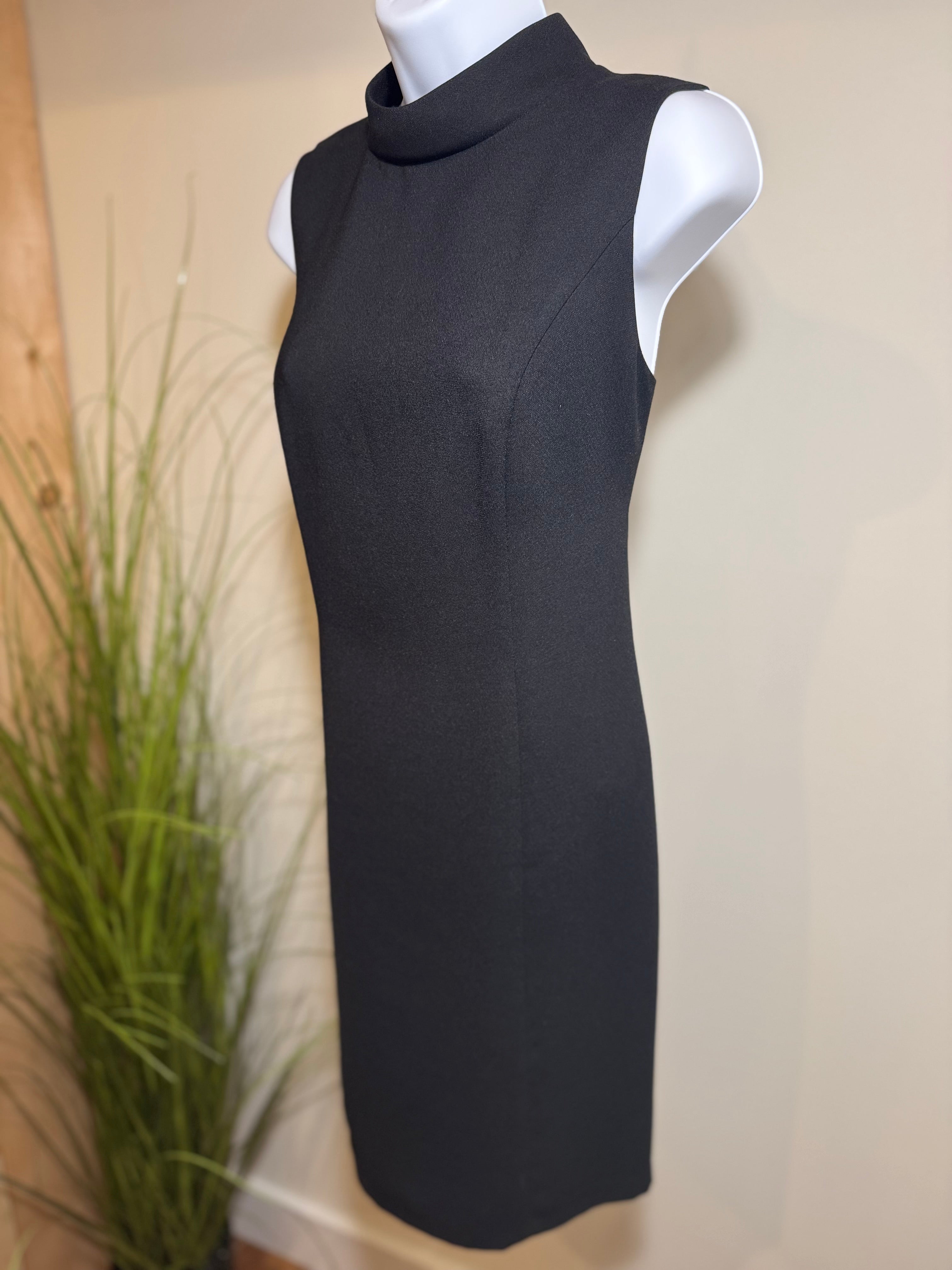 CHAPTER ONE SPORTSWEAR INC. SHEATH DRESS - Consigned with VARDO Vintage & Valuables vvvardo.ca