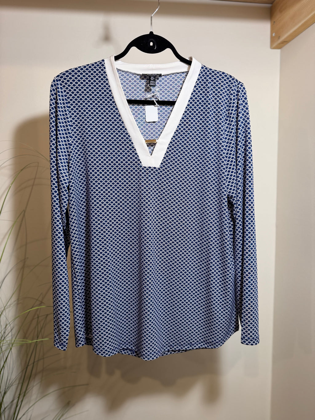 JONES LONG SLEEVE TUNIC TOP- Consigned with VARDO Vintage & Valuables vvvardo.ca