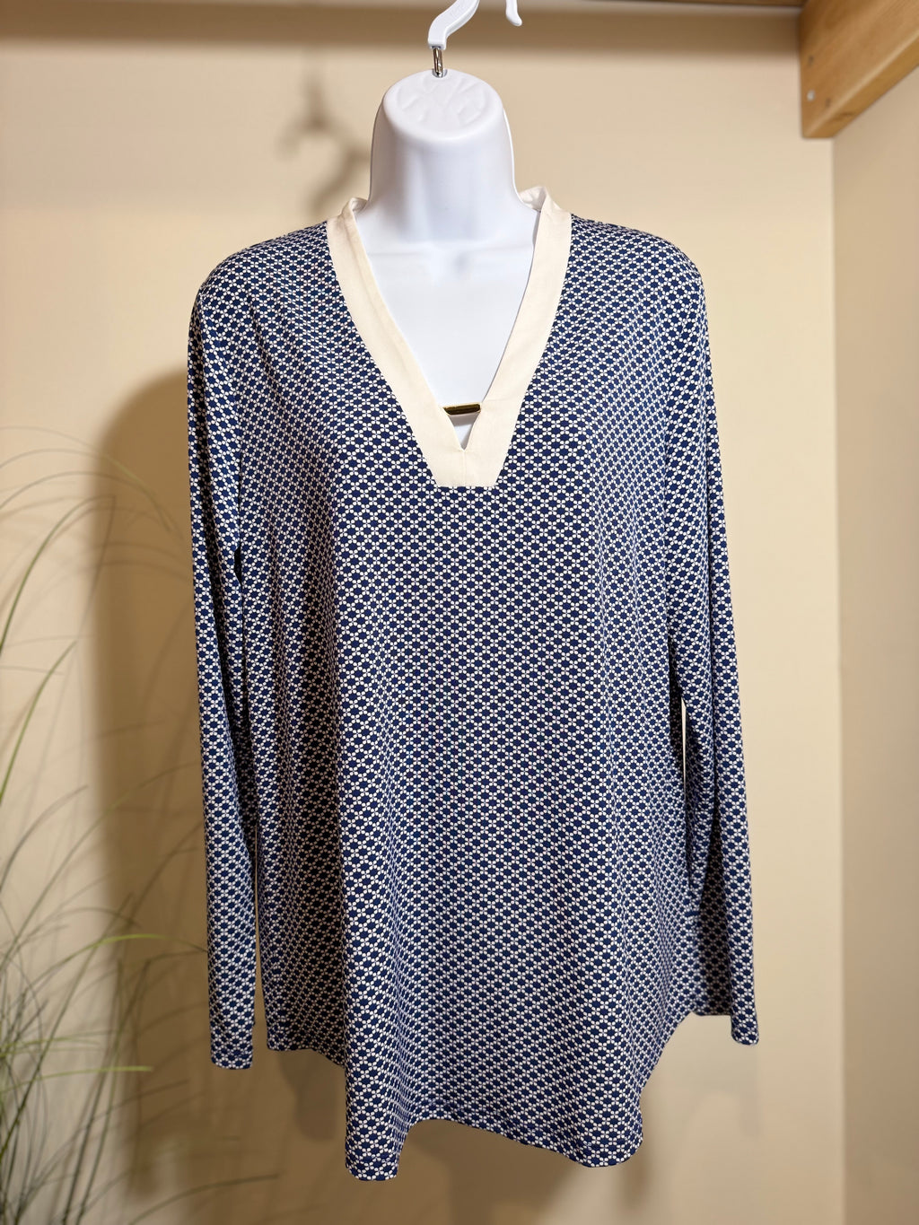 JONES LONG SLEEVE TUNIC TOP- Consigned with VARDO Vintage & Valuables vvvardo.ca
