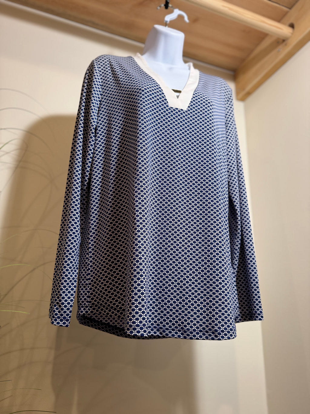 JONES LONG SLEEVE TUNIC TOP- Consigned with VARDO Vintage & Valuables vvvardo.ca