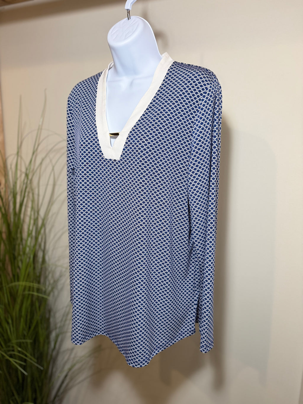 JONES LONG SLEEVE TUNIC TOP- Consigned with VARDO Vintage & Valuables vvvardo.ca