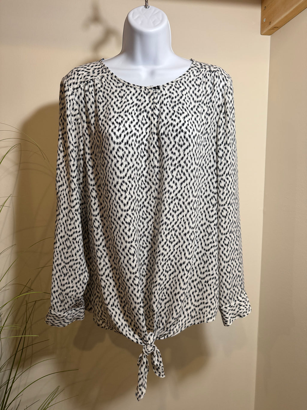 Chaus Long Sleeve Front Tie BLOUSE - Consigned with VARDO Vintage & Valuables vvvardo.ca