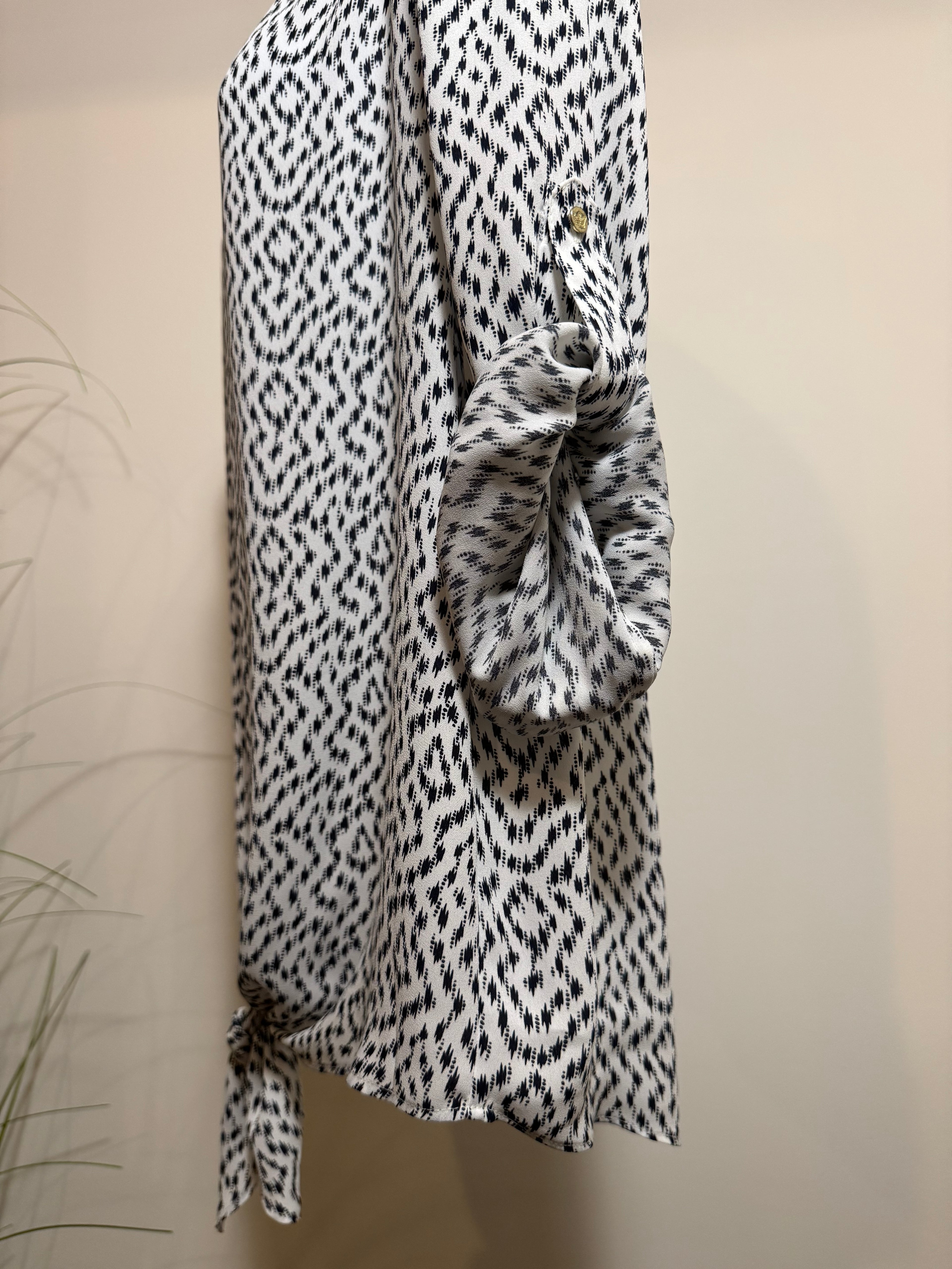 Chaus Long Sleeve Front Tie BLOUSE - Consigned with VARDO Vintage & Valuables vvvardo.ca