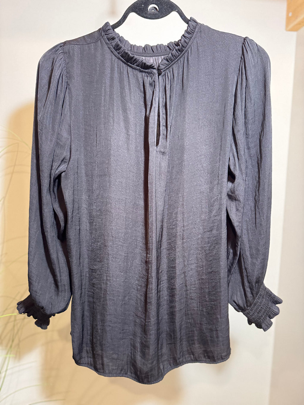 CAROLINA BELLE MONTREAL BLOUSE - Consigned with VARDO Vintage & Valuables vvvardo.ca