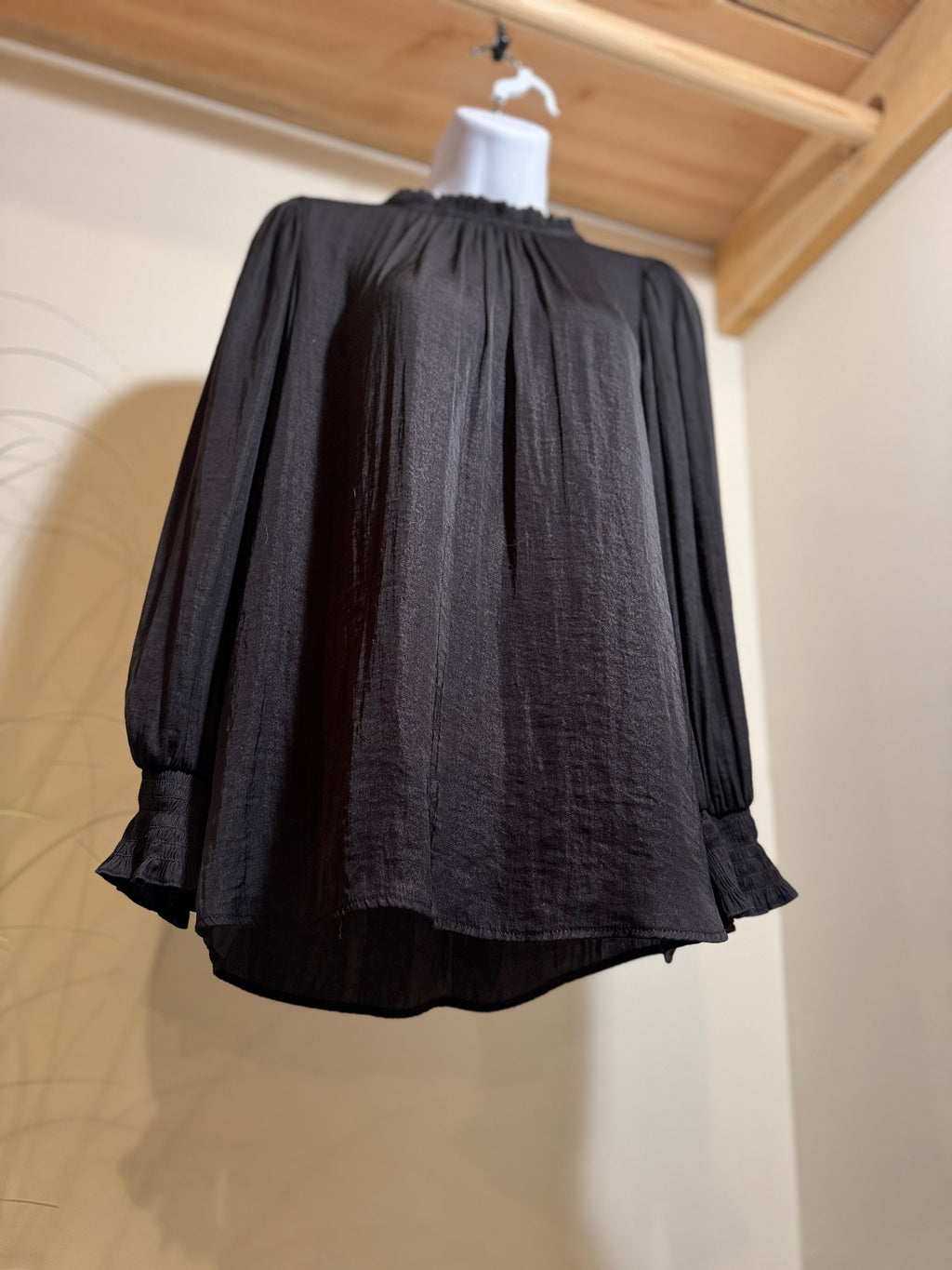 CAROLINA BELLE MONTREAL BLOUSE - Consigned with VARDO Vintage & Valuables vvvardo.ca