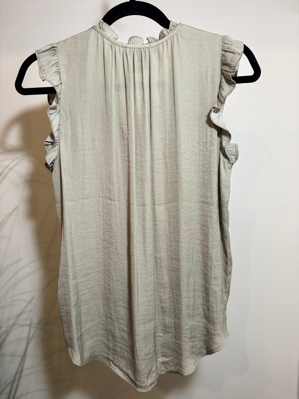 Jones & Co Ruffle Sleeveless Top- Consigned with VARDO Vintage & Valuables vvvardo.ca