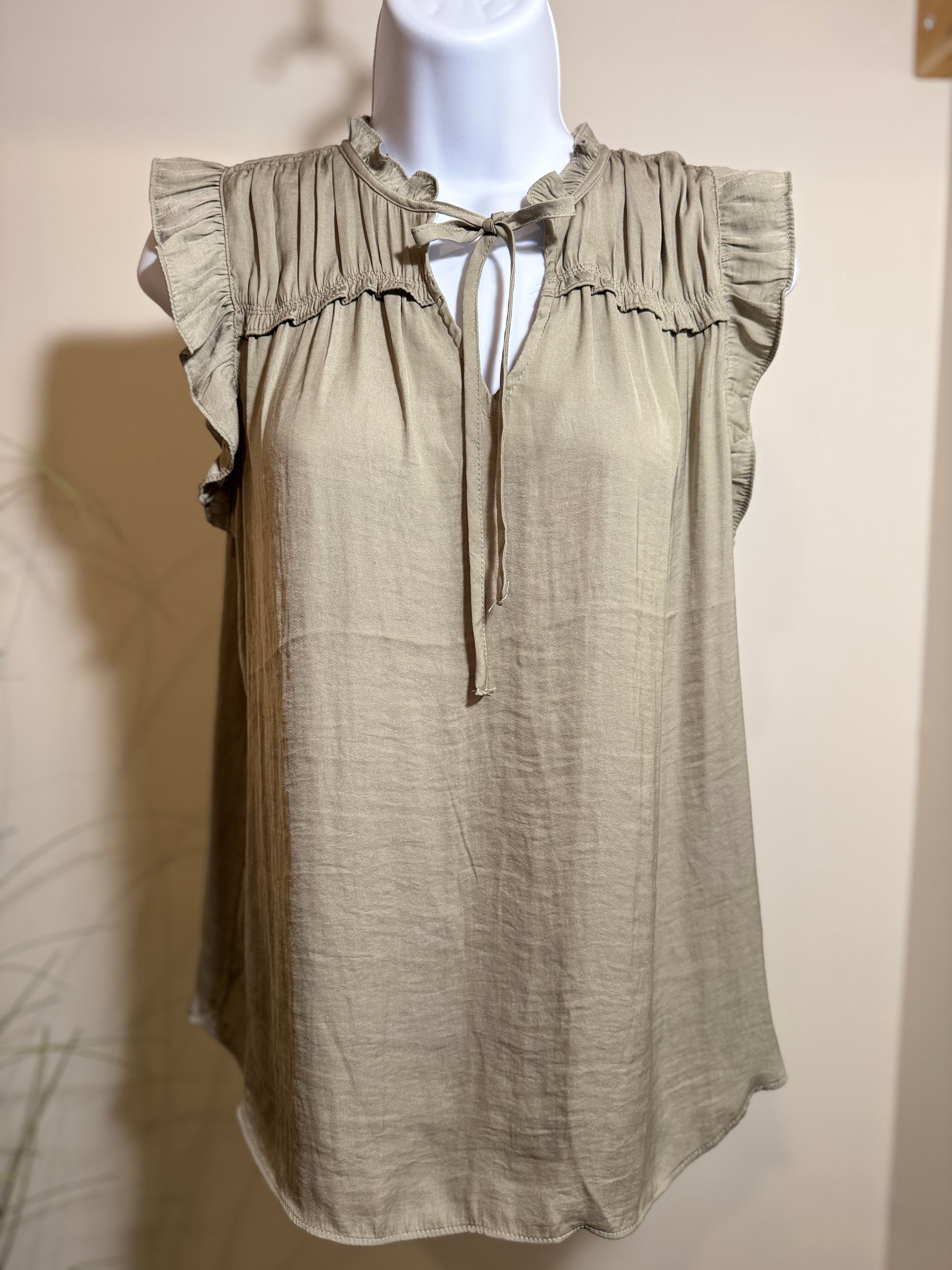 Jones & Co Ruffle Sleeveless Top- Consigned with VARDO Vintage & Valuables vvvardo.ca