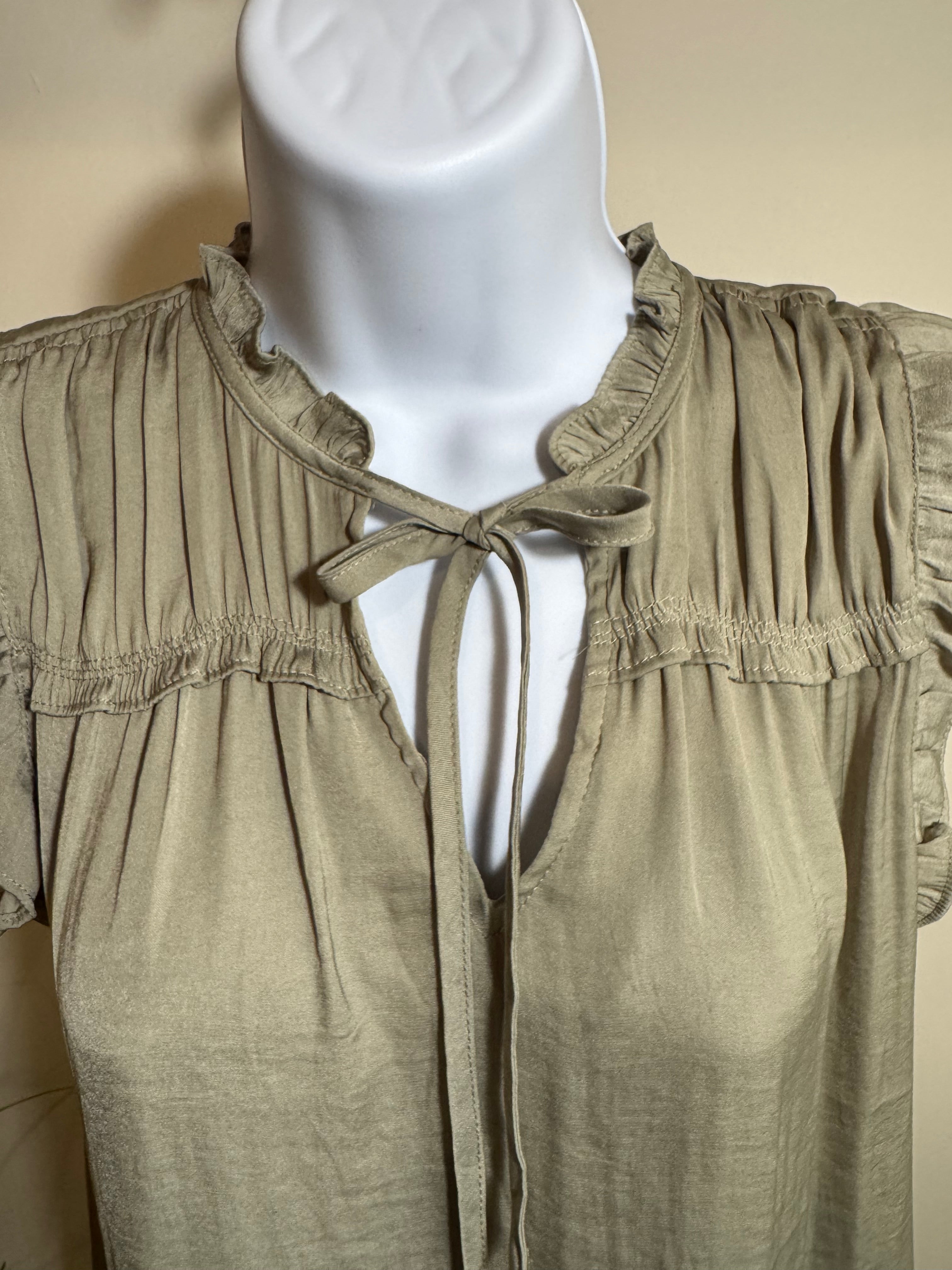 Jones & Co Ruffle Sleeveless Top- Consigned with VARDO Vintage & Valuables vvvardo.ca