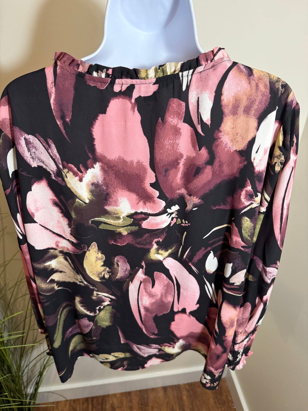 ZAC & RACHEL large print  BLOUSE- Consigned with VARDO Vintage & Valuables vvvardo.ca
