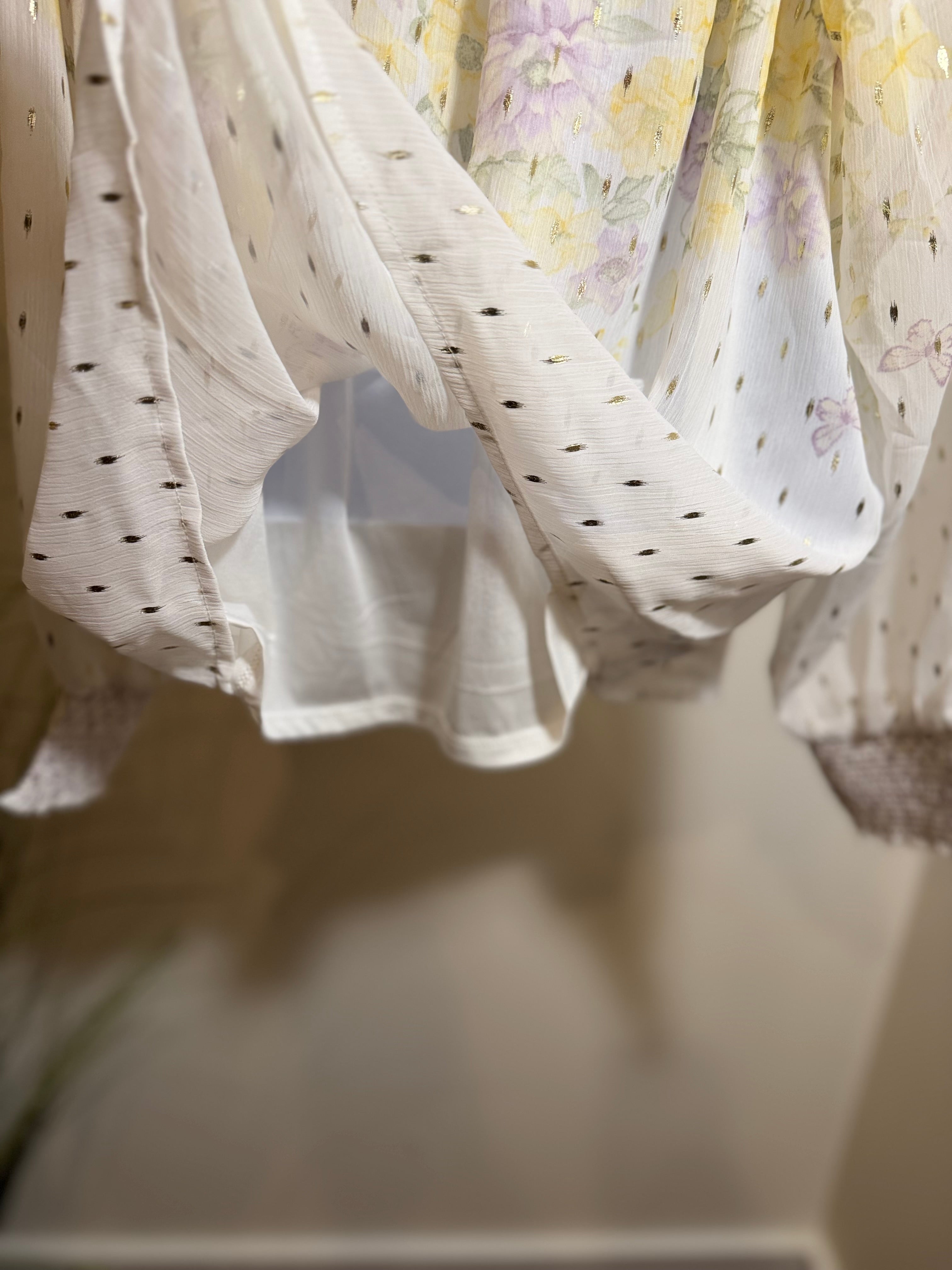 Autres Filles Elegant FLORAL BLOUSE- Consigned with VARDO Vintage & Valuables vvvardo.ca