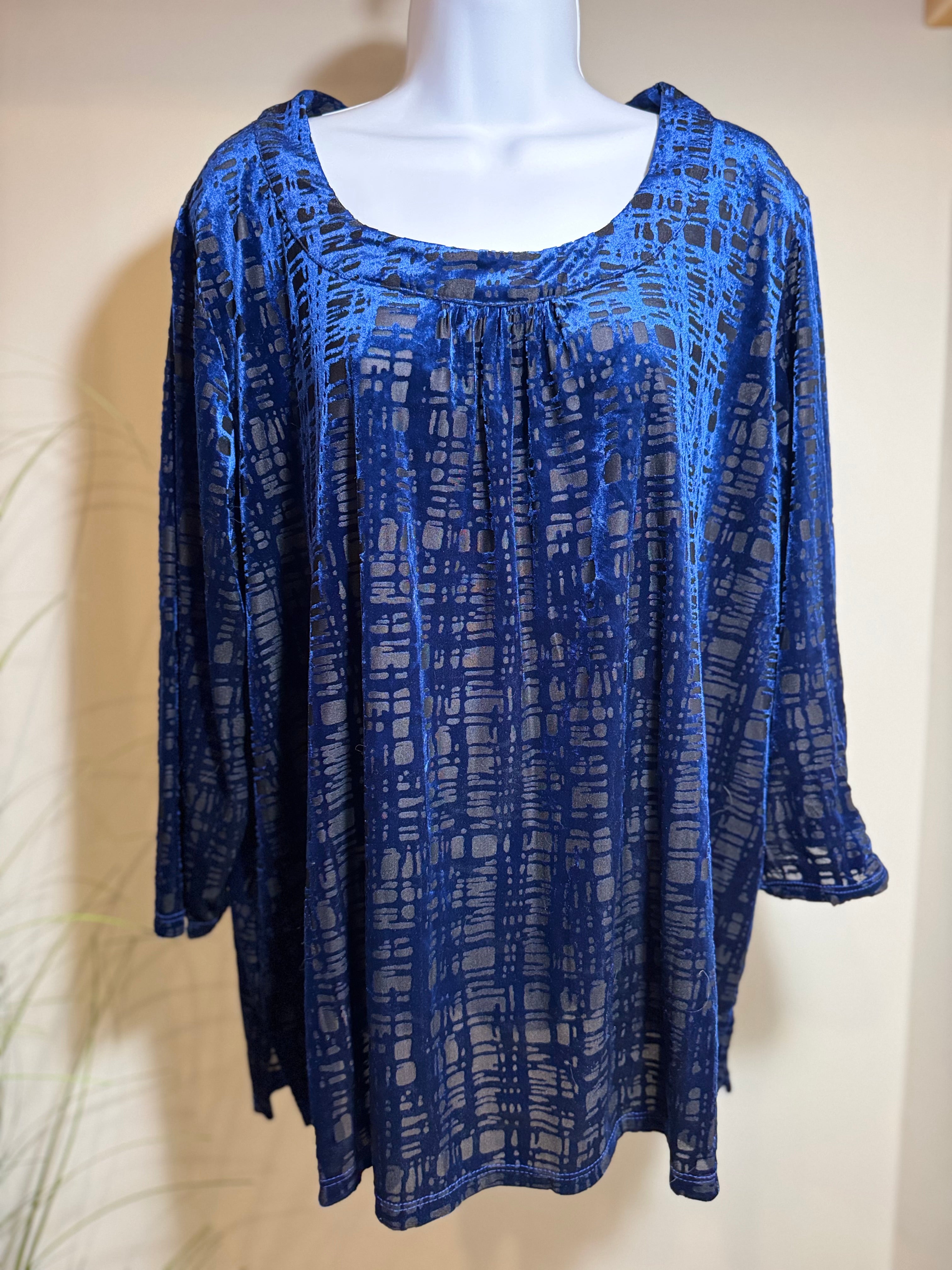 TANJAY 3/4 sleeve VELOUR BLOUSE - Consigned with VARDO Vintage & Valuables vvvardo.ca