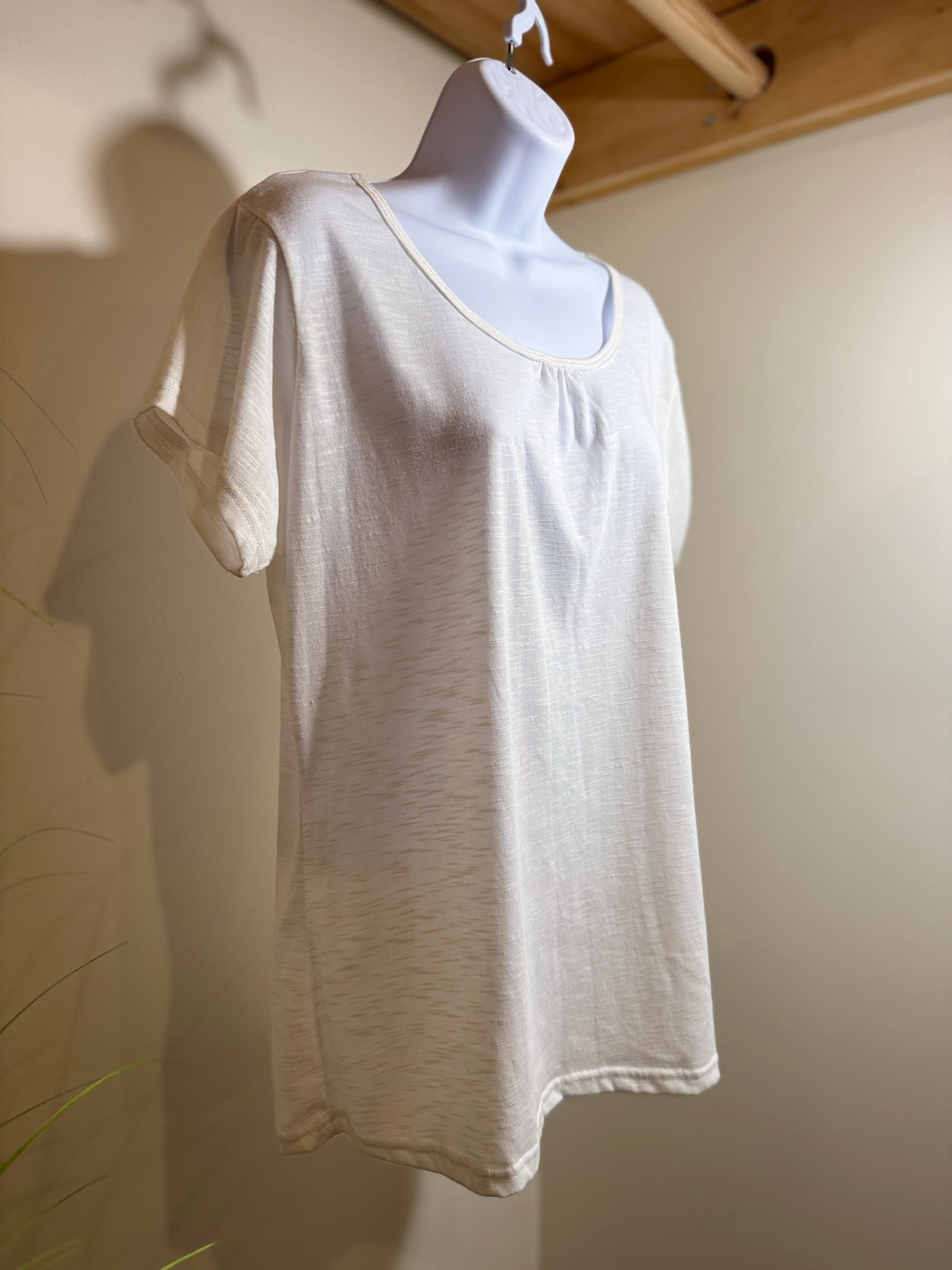 MOUNTAIN WAREHOUSE Agra Quick-Dry T-Shirt - Consigned with VARDO Vintage & Valuables vvvardo.ca