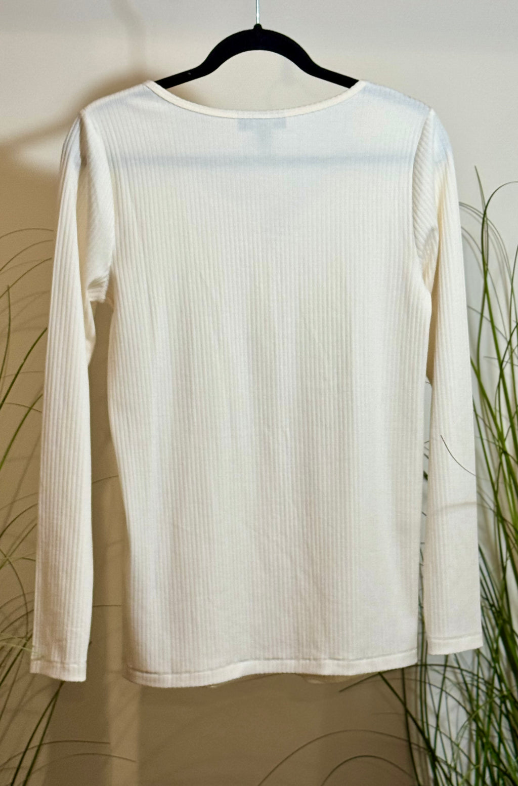 A PEA IN THE POD LONG SLEEVE HENLEY - Consigned with VARDO Vintage & Valuables vvvardo.ca