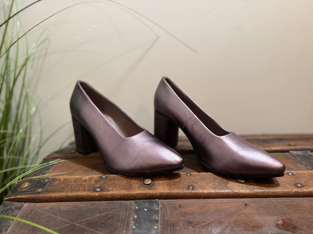 BUENO BLOCK HEEL METALLIC PUMPS - consigned with VARDO Vintage & Valuables vvvardo.ca
