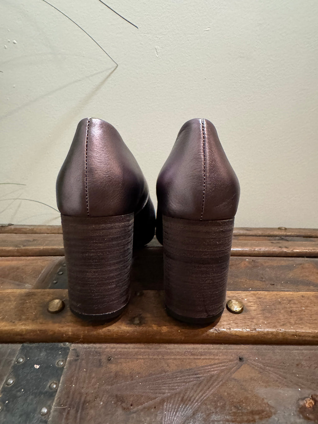 BUENO BLOCK HEEL METALLIC PUMPS - consigned with VARDO Vintage & Valuables vvvardo.ca