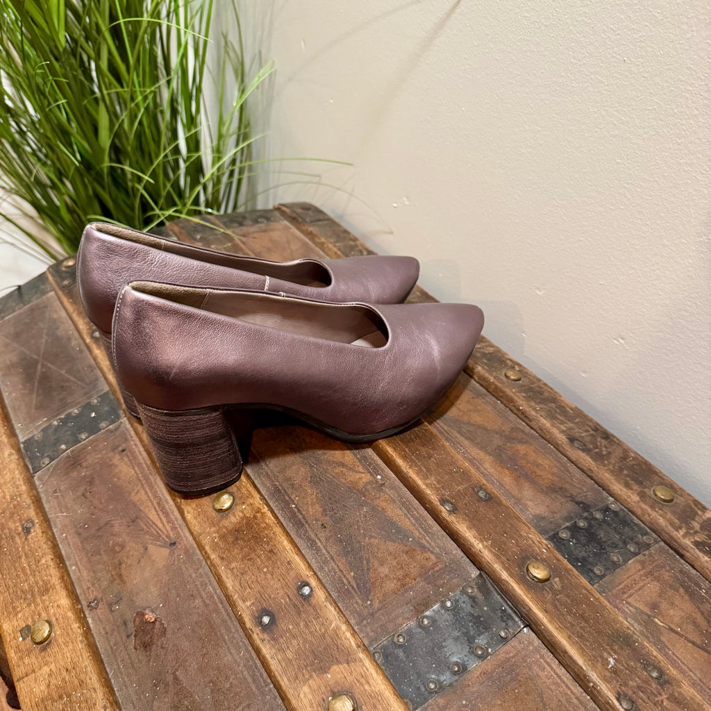 BUENO BLOCK HEEL METALLIC PUMPS - consigned with VARDO Vintage & Valuables vvvardo.ca