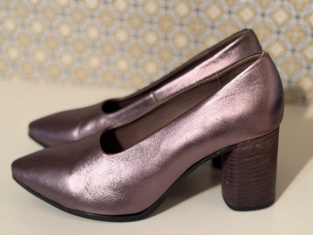 BUENO BLOCK HEEL METALLIC PUMPS - consigned with VARDO Vintage & Valuables vvvardo.ca