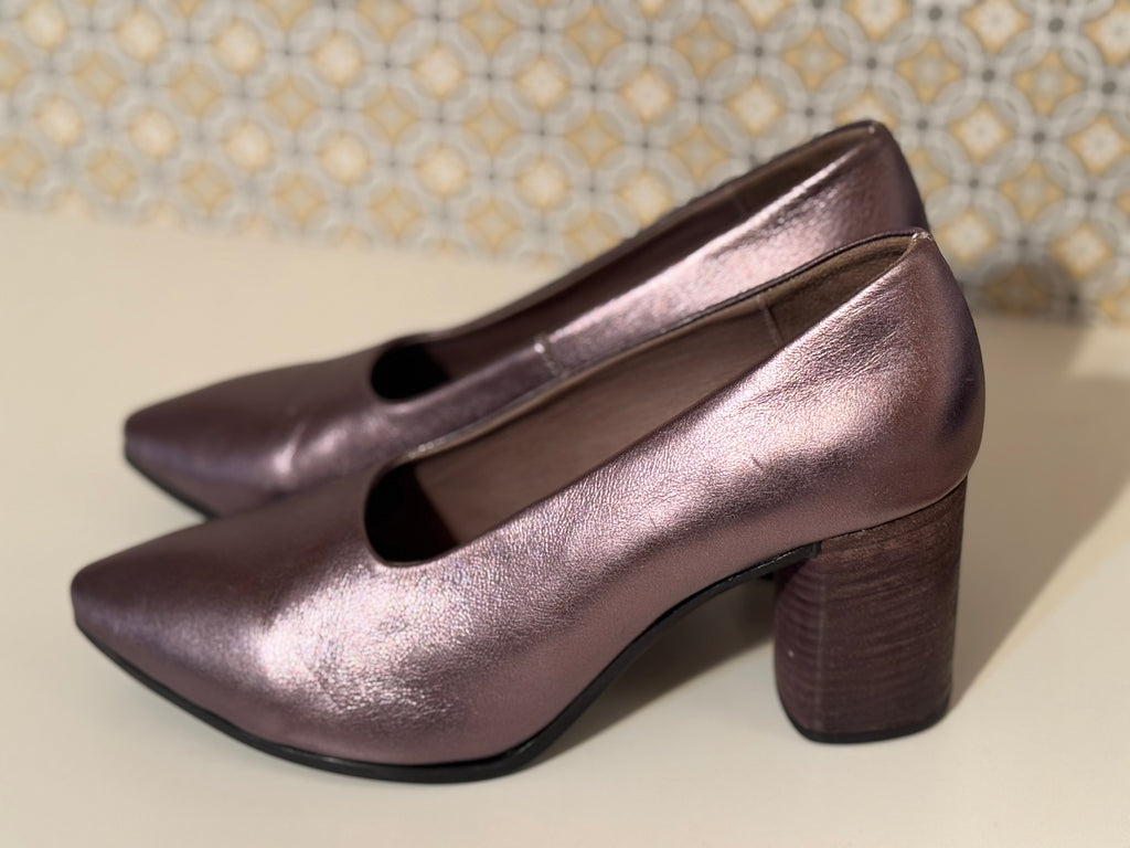 BUENO BLOCK HEEL METALLIC PUMPS - consigned with VARDO Vintage & Valuables vvvardo.ca